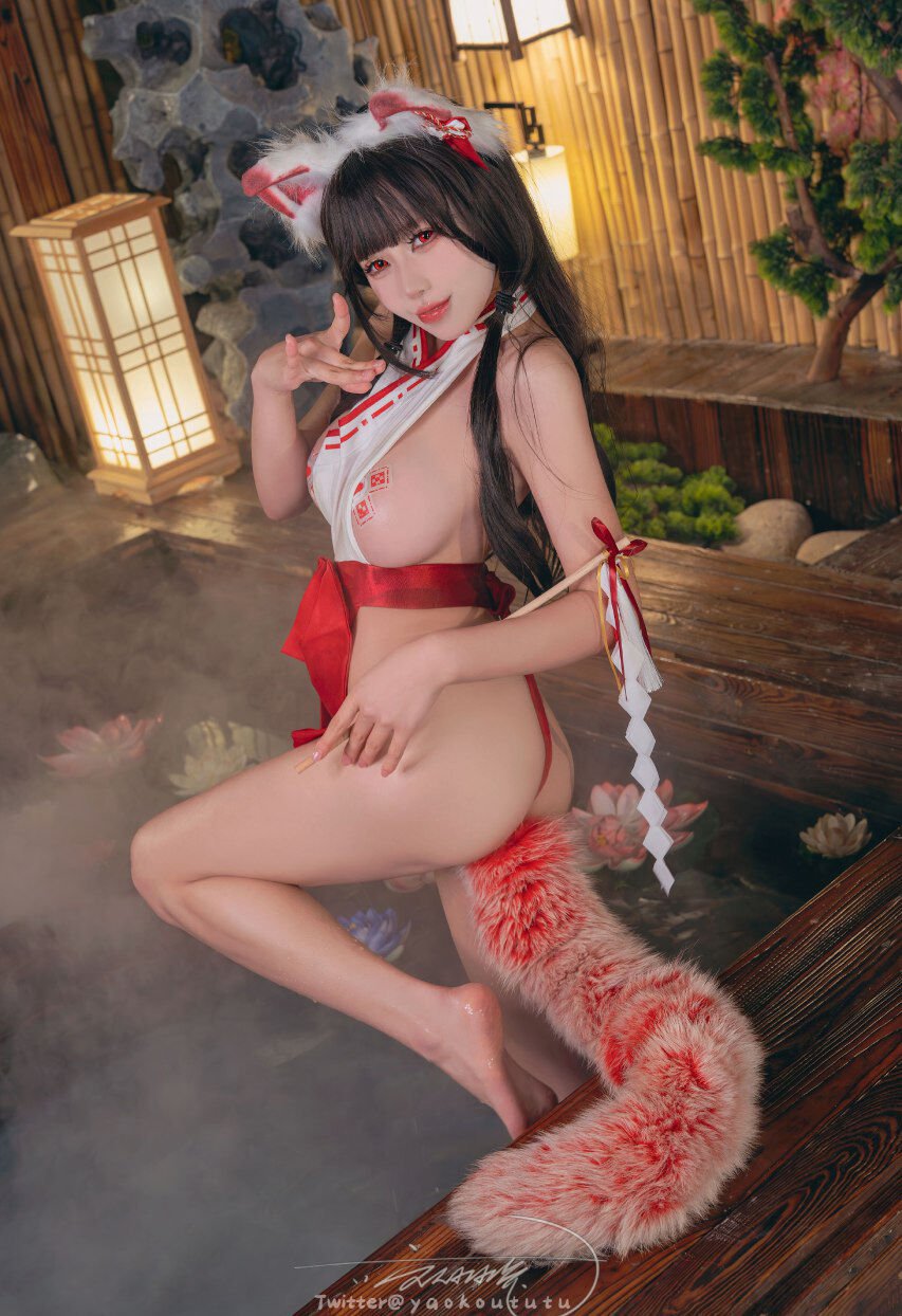 Bite a Bunny Girl - Hu Zhi Lingmeng