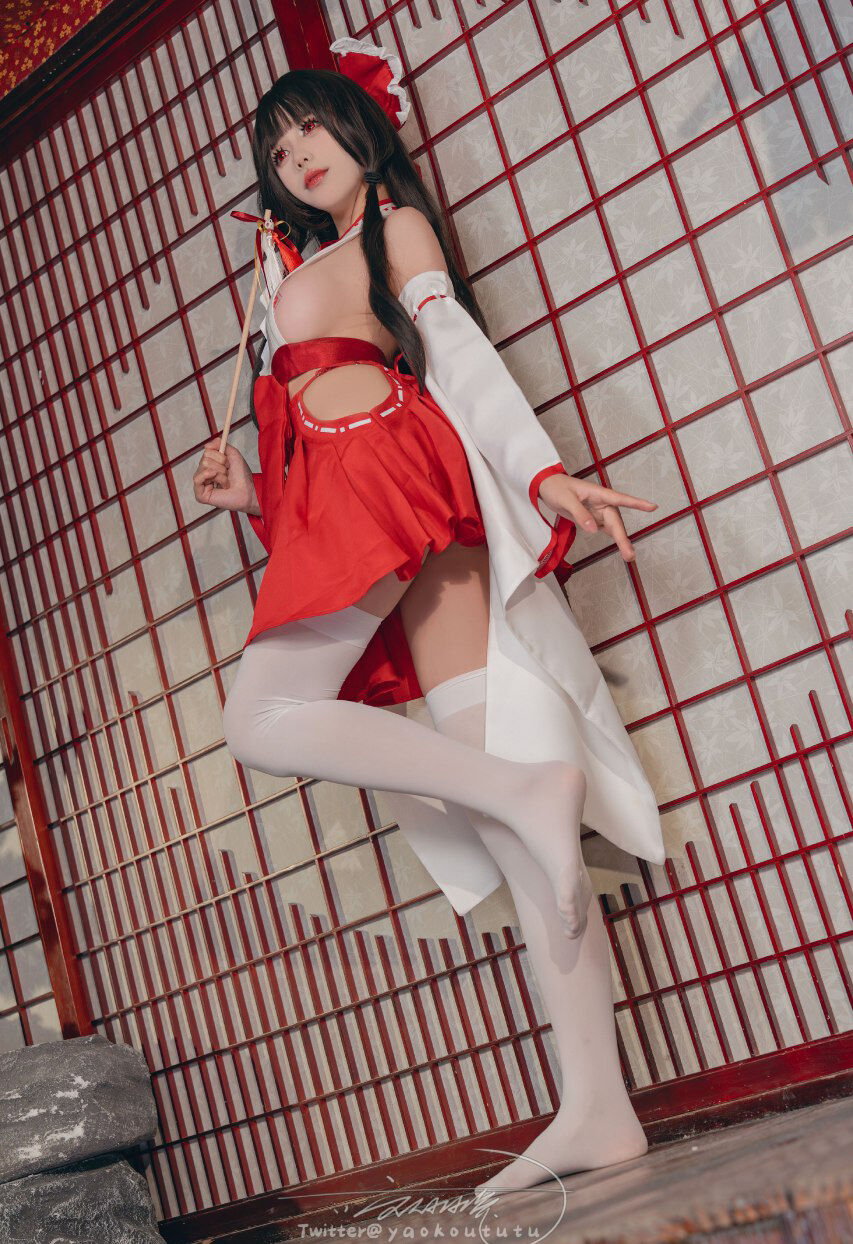 Bite a Bunny Girl - Hu Zhi Lingmeng