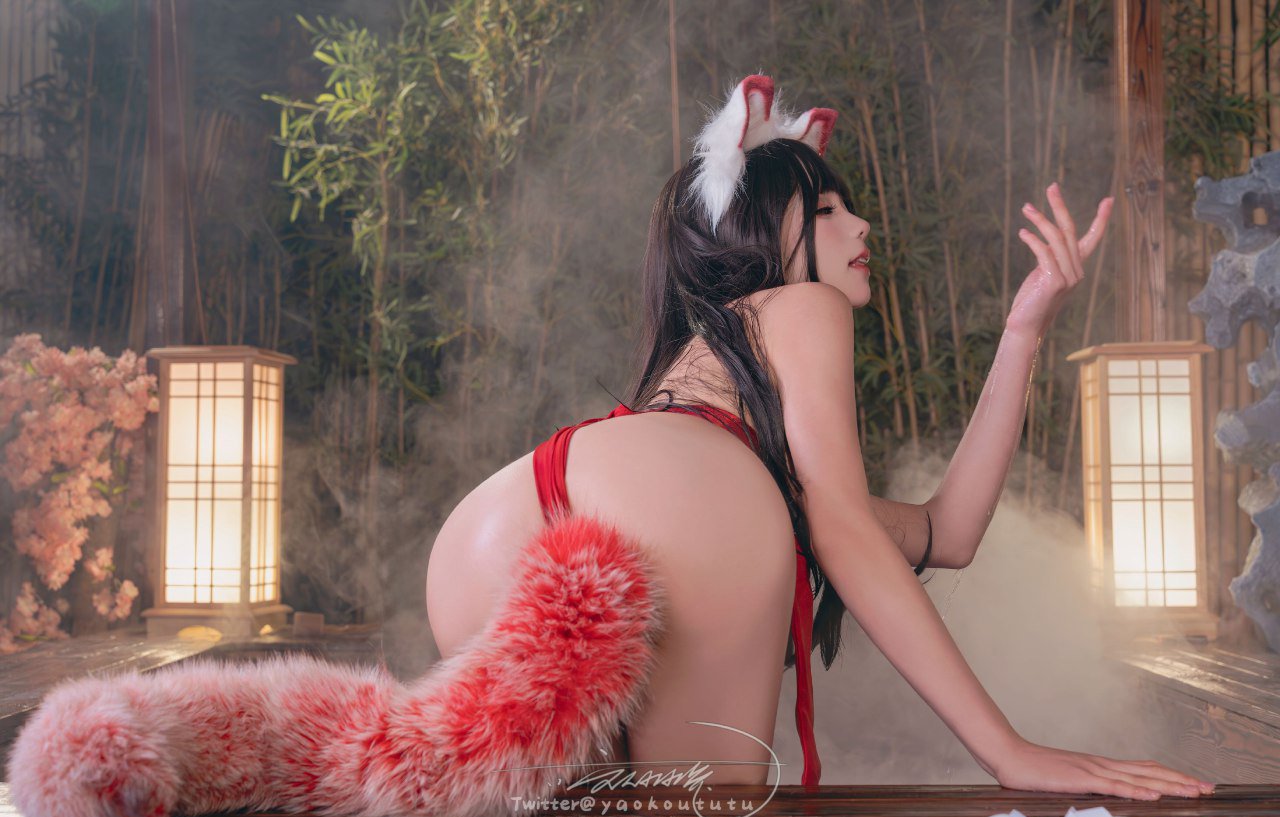 Bite a Bunny Girl - Hu Zhi Lingmeng