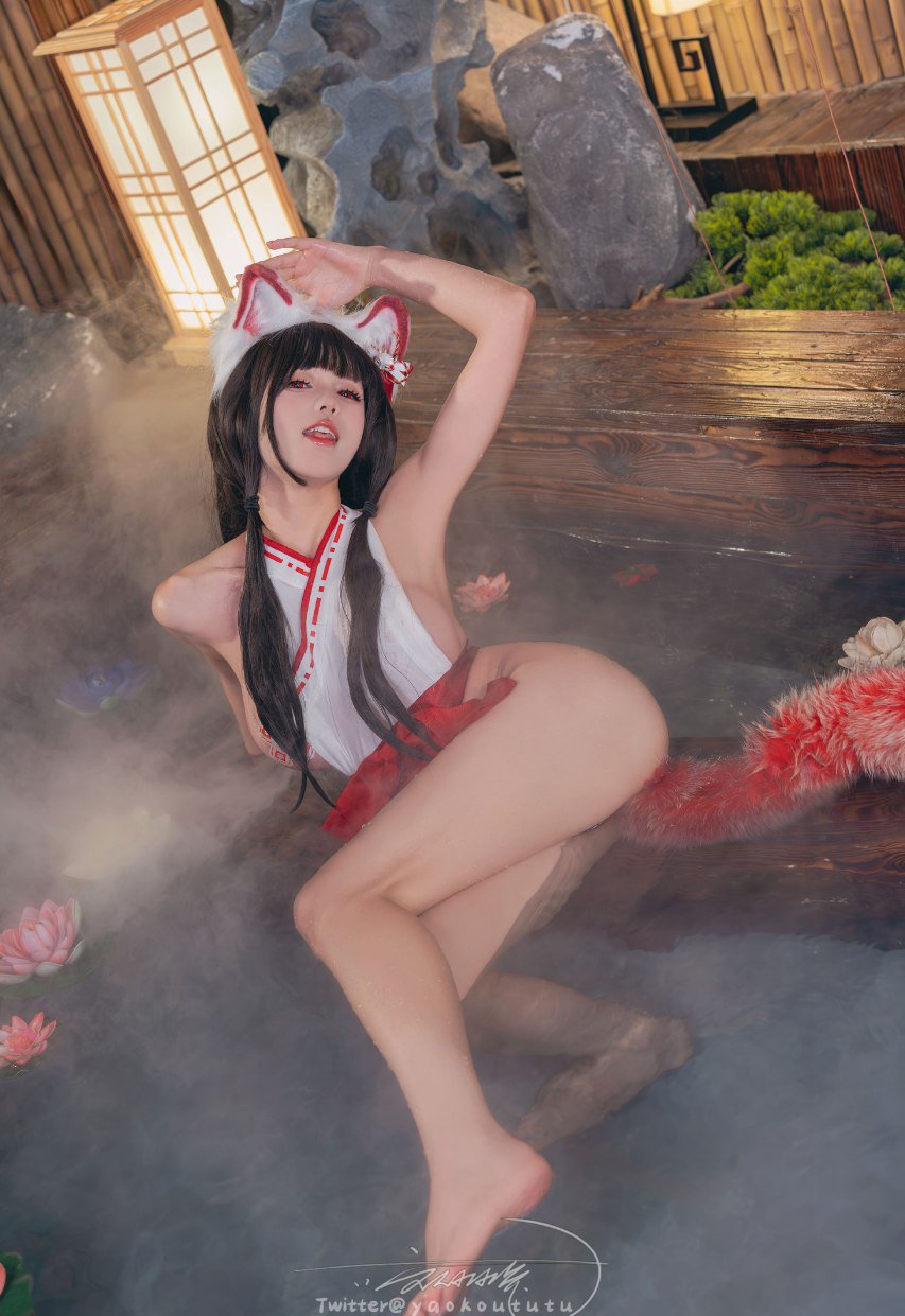 Bite a Bunny Girl - Hu Zhi Lingmeng