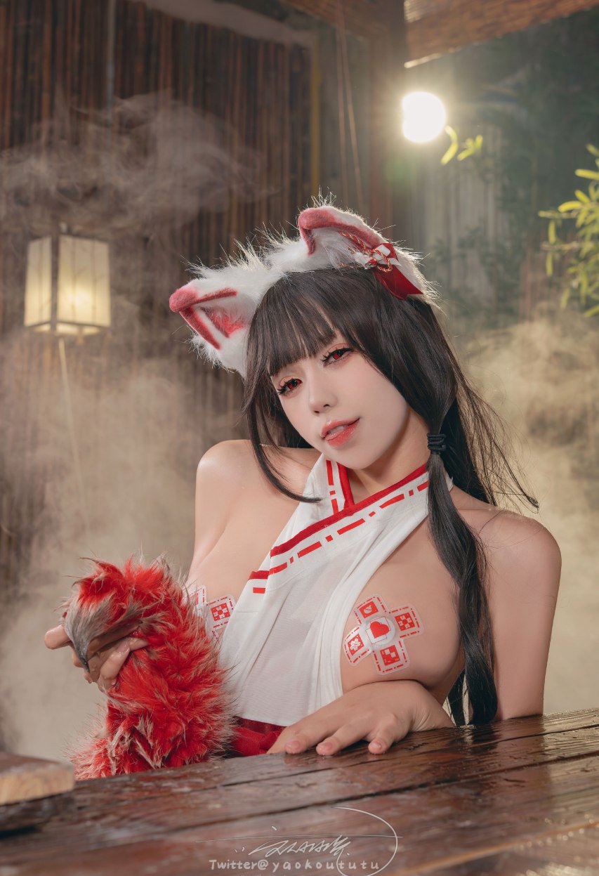 Bite a Bunny Girl - Hu Zhi Lingmeng
