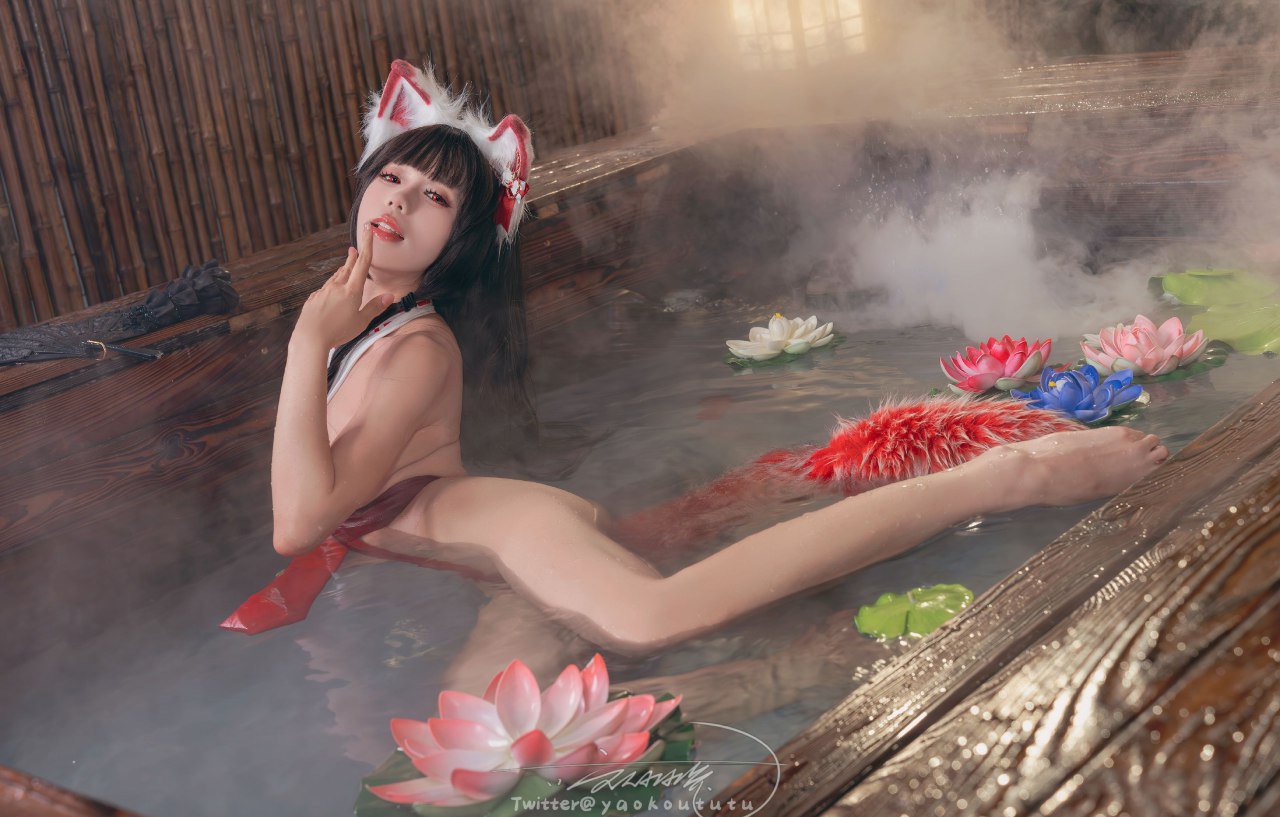 Bite a Bunny Girl - Hu Zhi Lingmeng