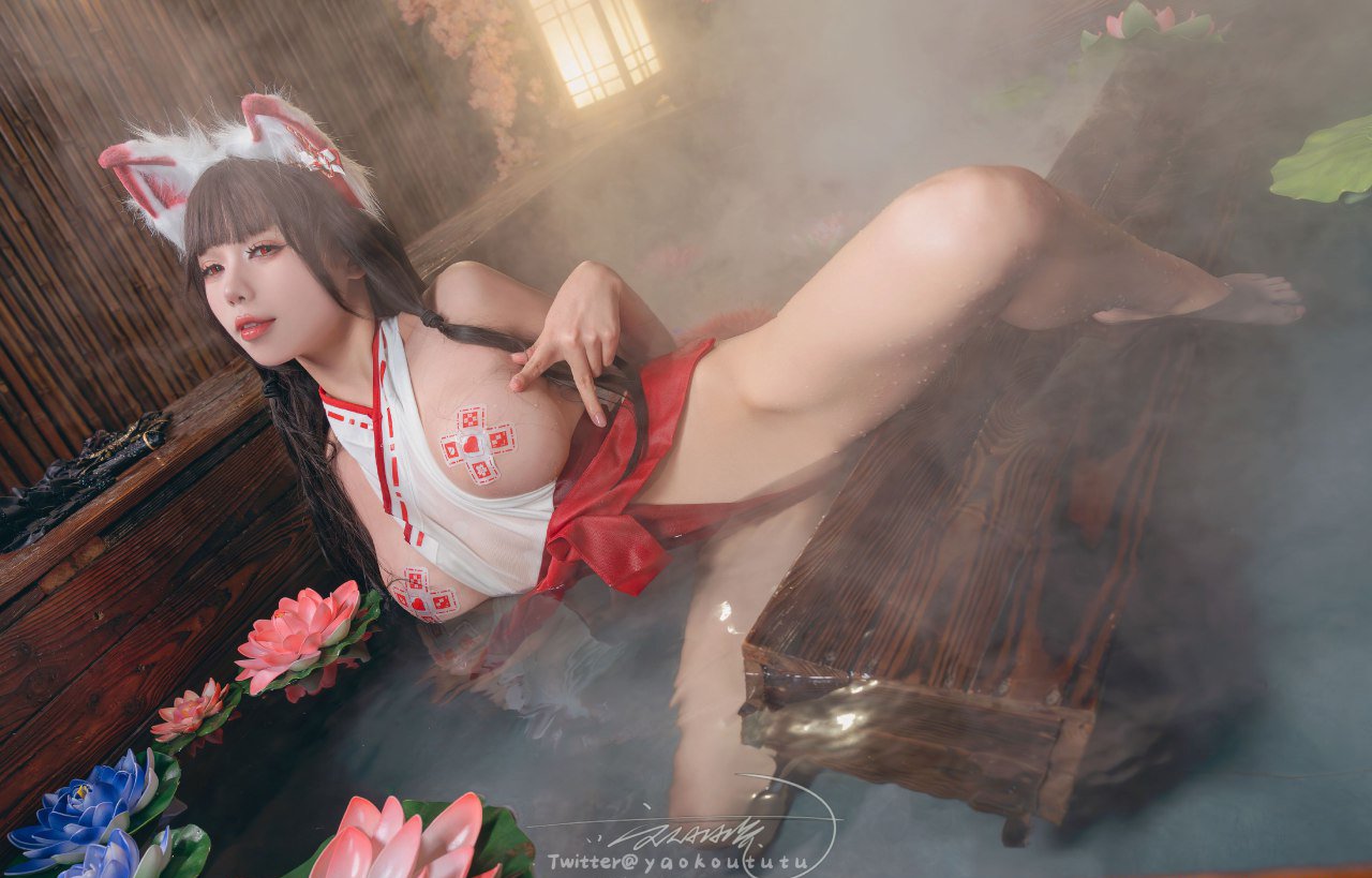 Bite a Bunny Girl - Hu Zhi Lingmeng