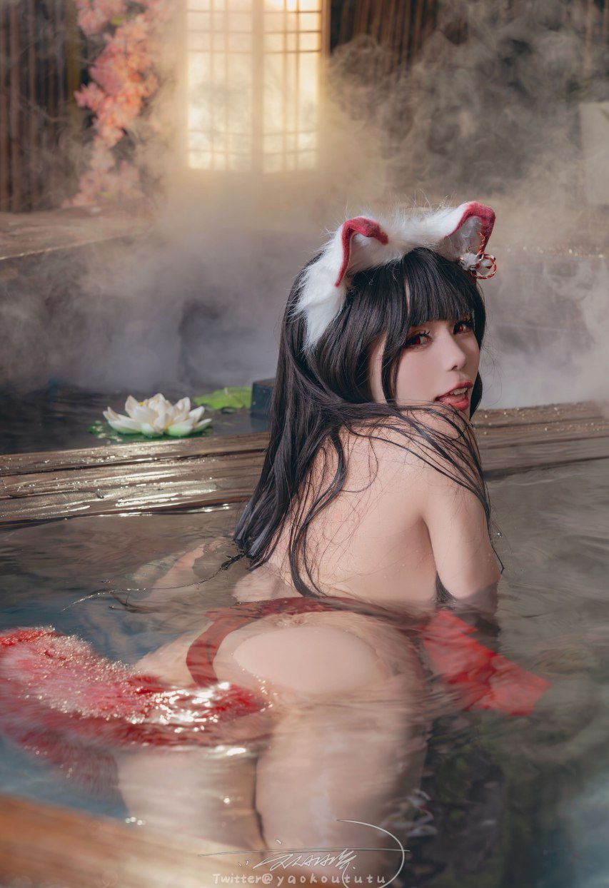 Bite a Bunny Girl - Hu Zhi Lingmeng