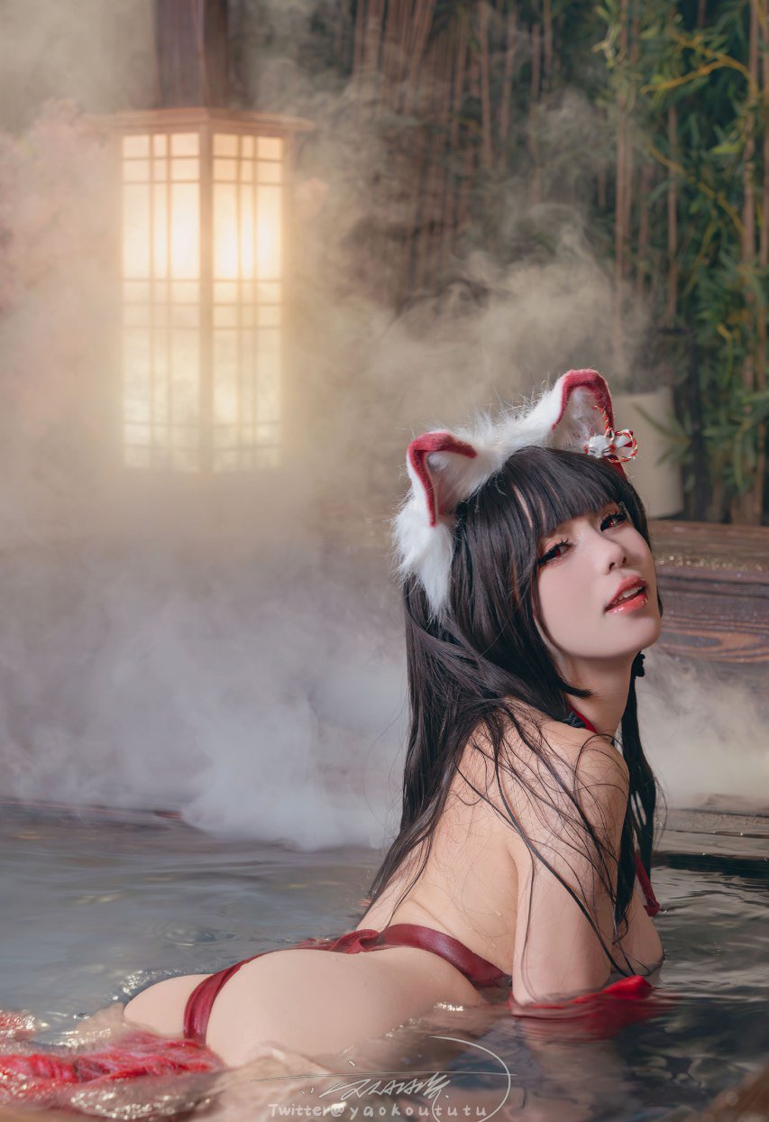 Bite a Bunny Girl - Hu Zhi Lingmeng
