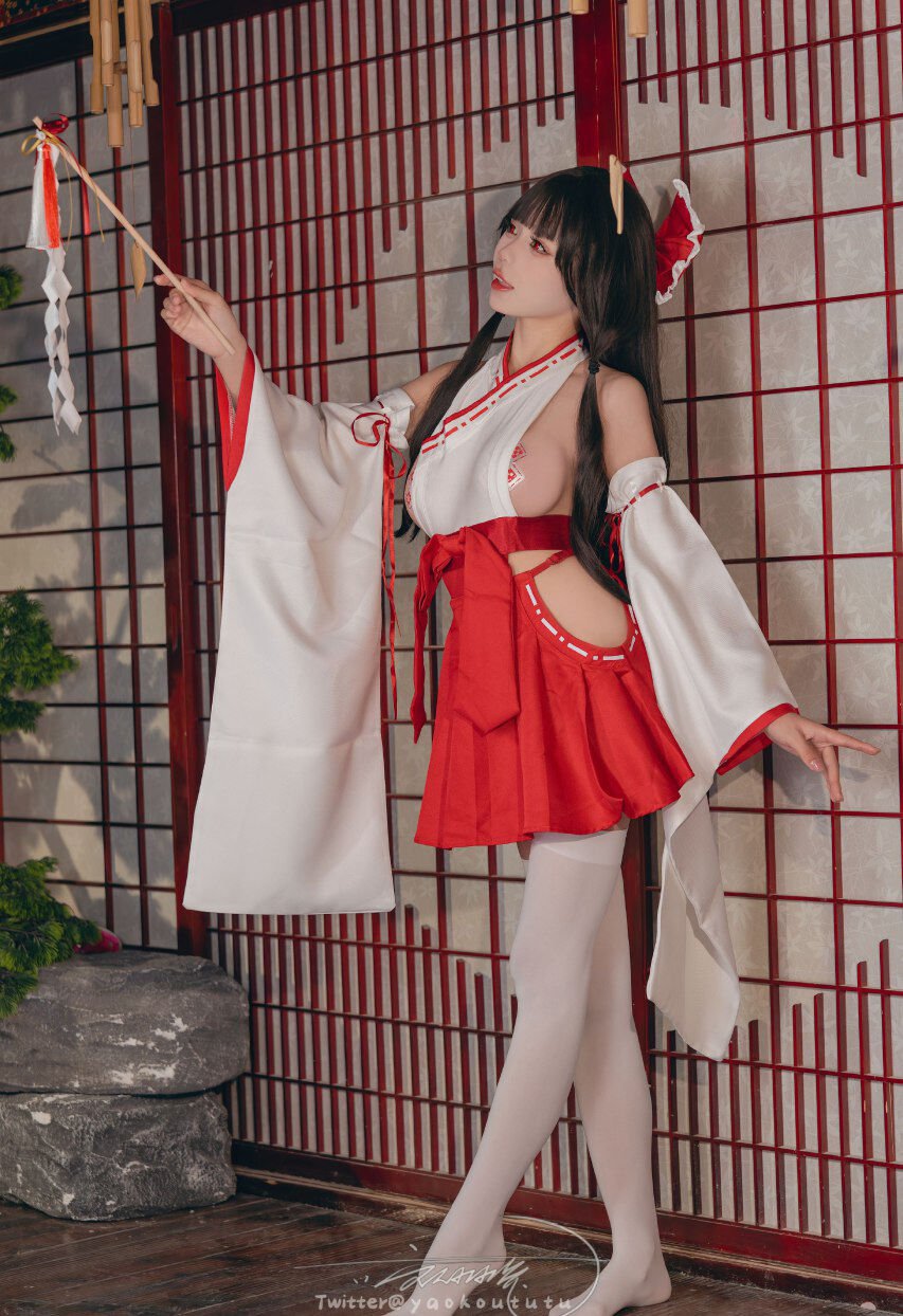 Bite a Bunny Girl - Hu Zhi Lingmeng