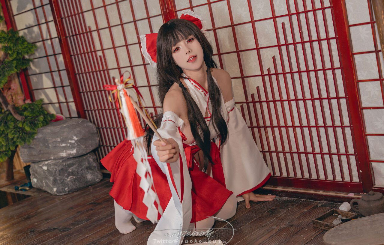 Bite a Bunny Girl - Hu Zhi Lingmeng