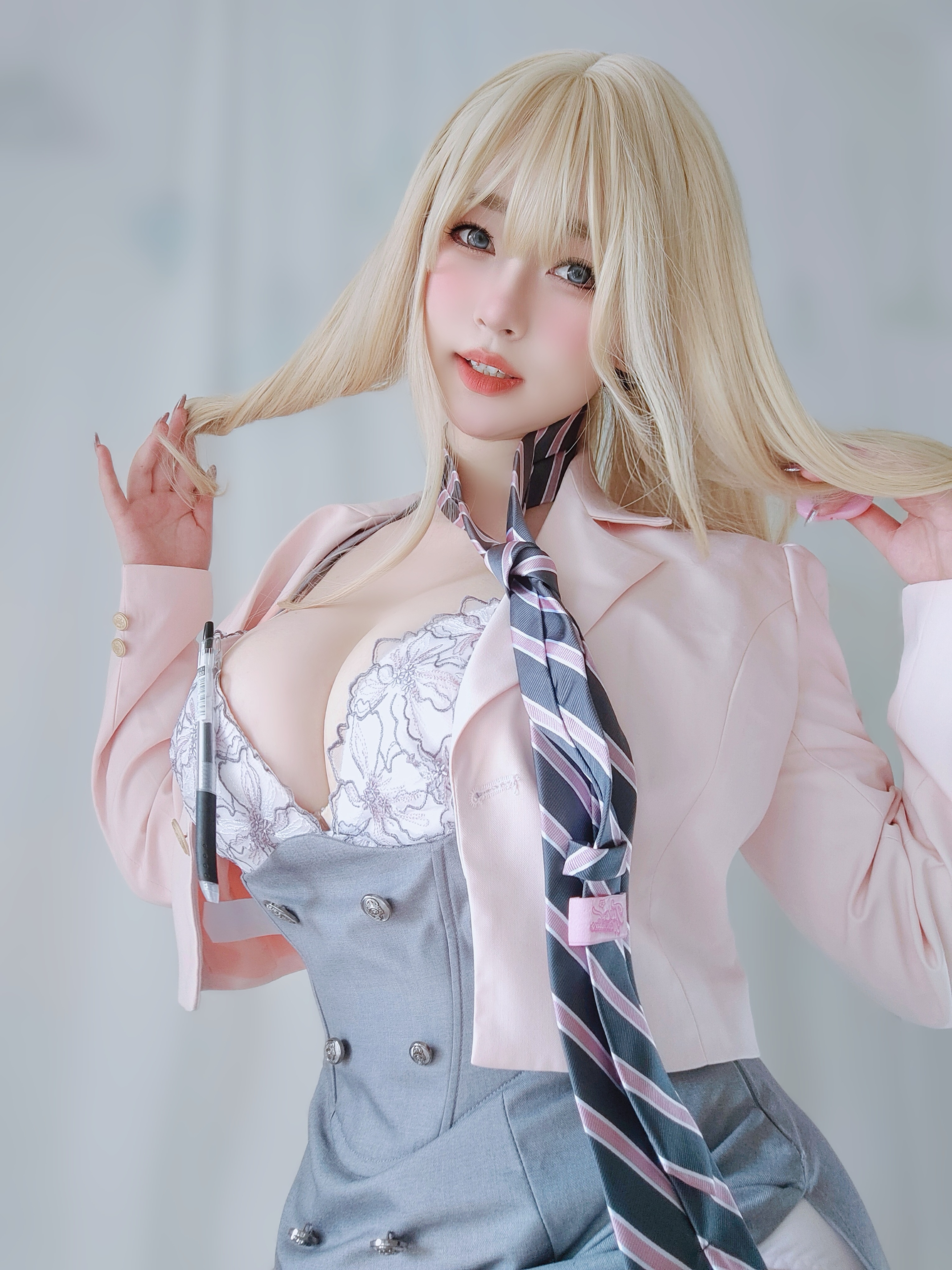 Nữ chính K thôi miên tiền bối tsundere.