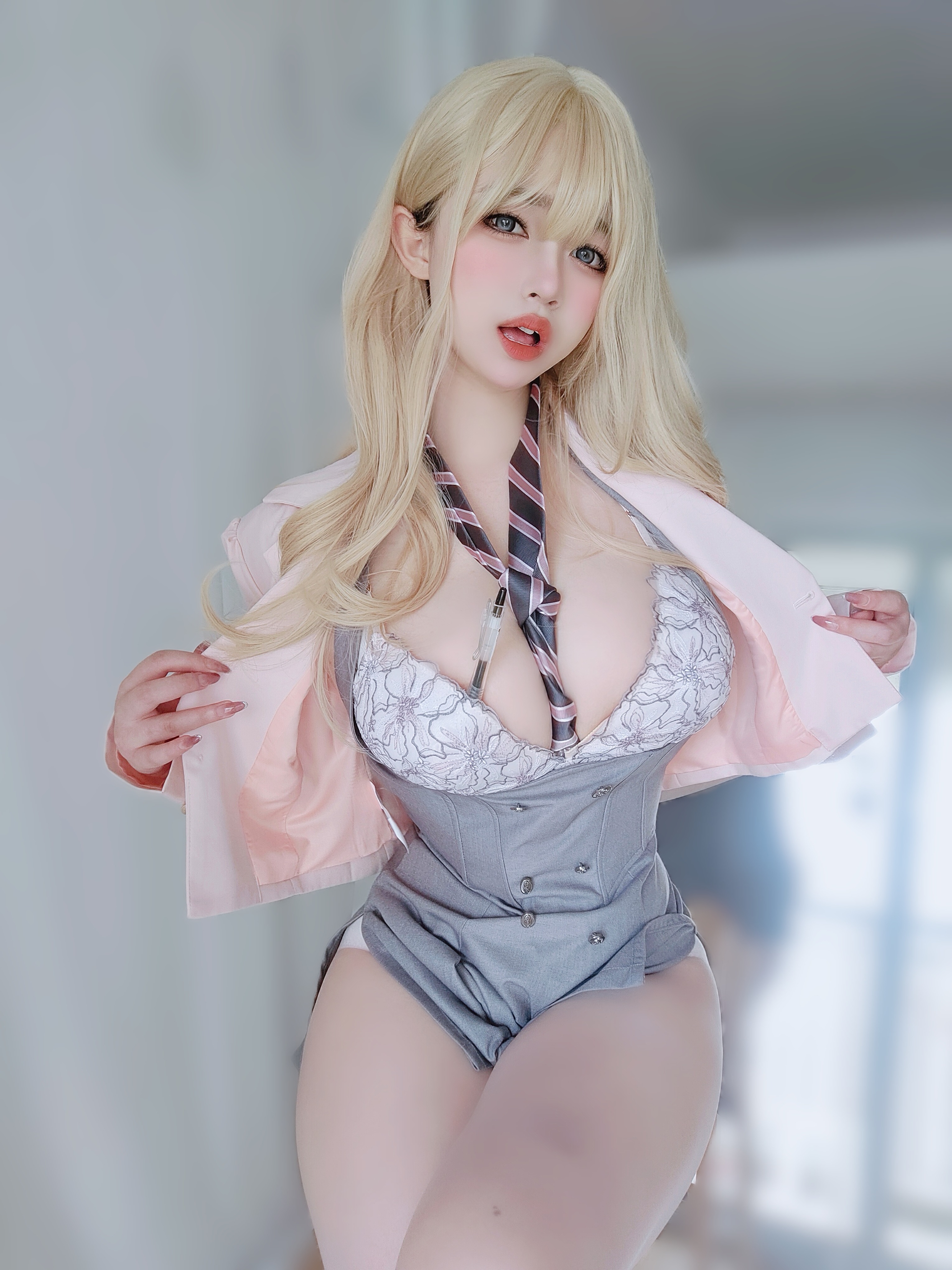 Nữ chính K thôi miên tiền bối tsundere.