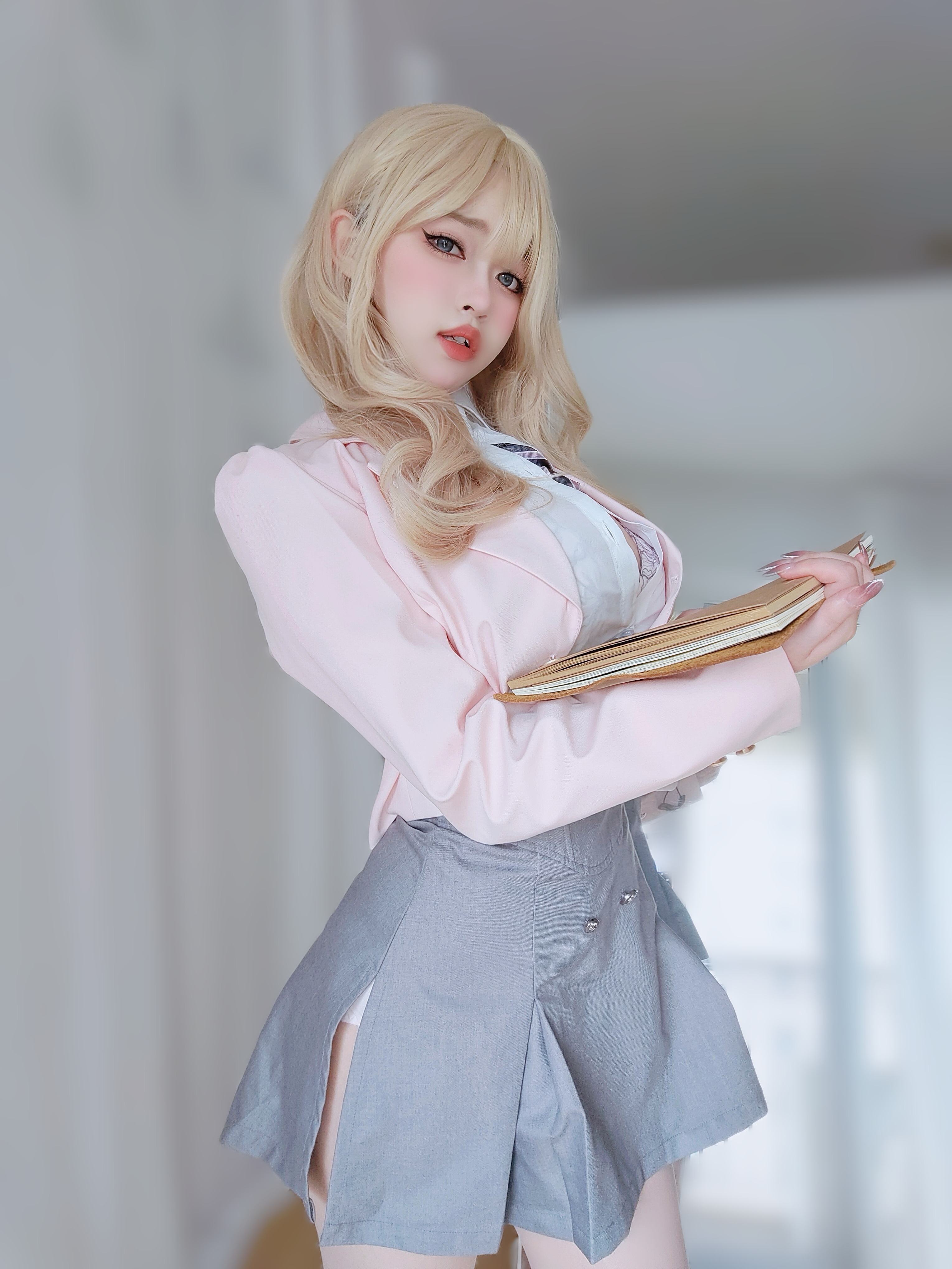 Nữ chính K thôi miên tiền bối tsundere.