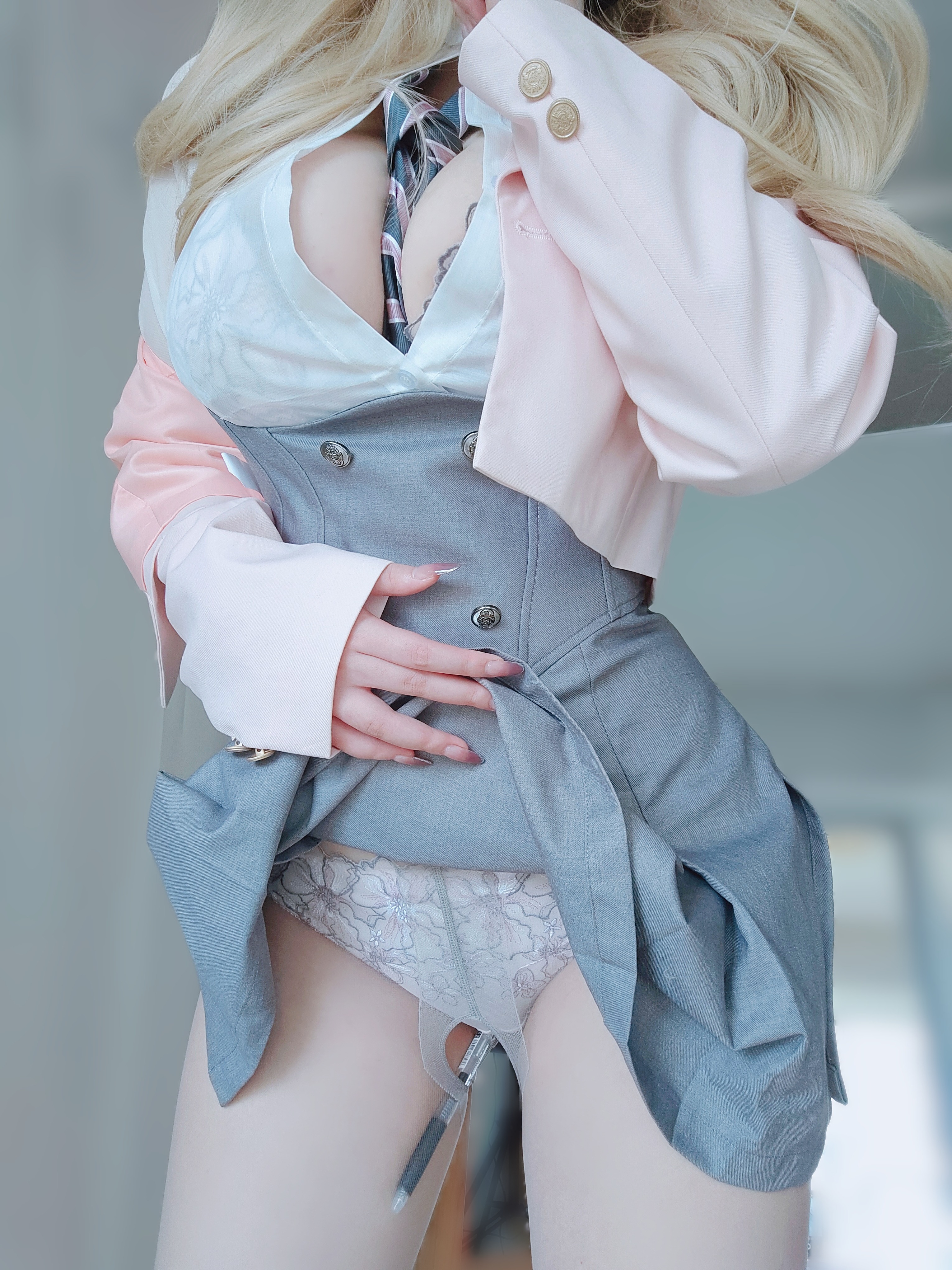 Nữ chính K thôi miên tiền bối tsundere.