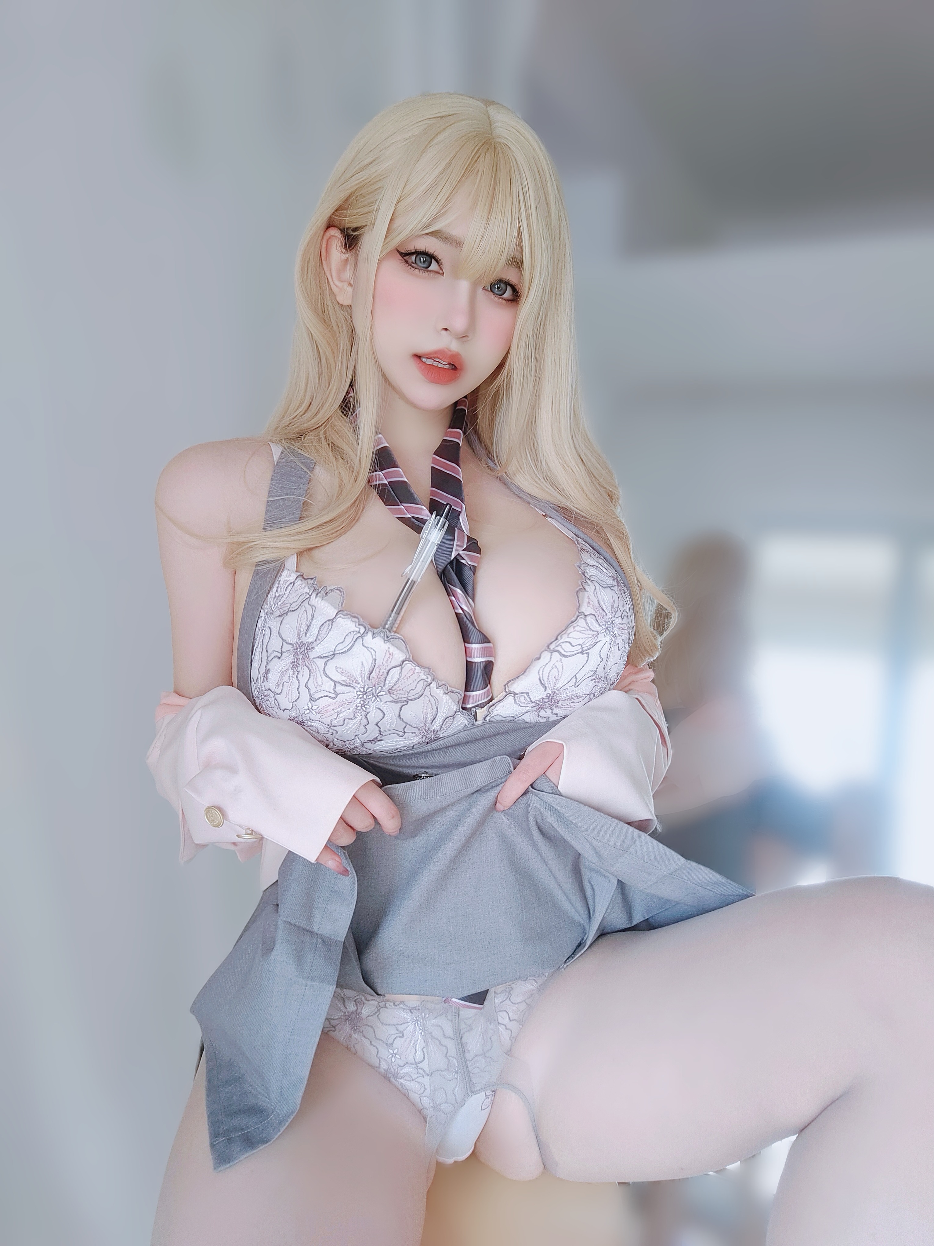 Nữ chính K thôi miên tiền bối tsundere.