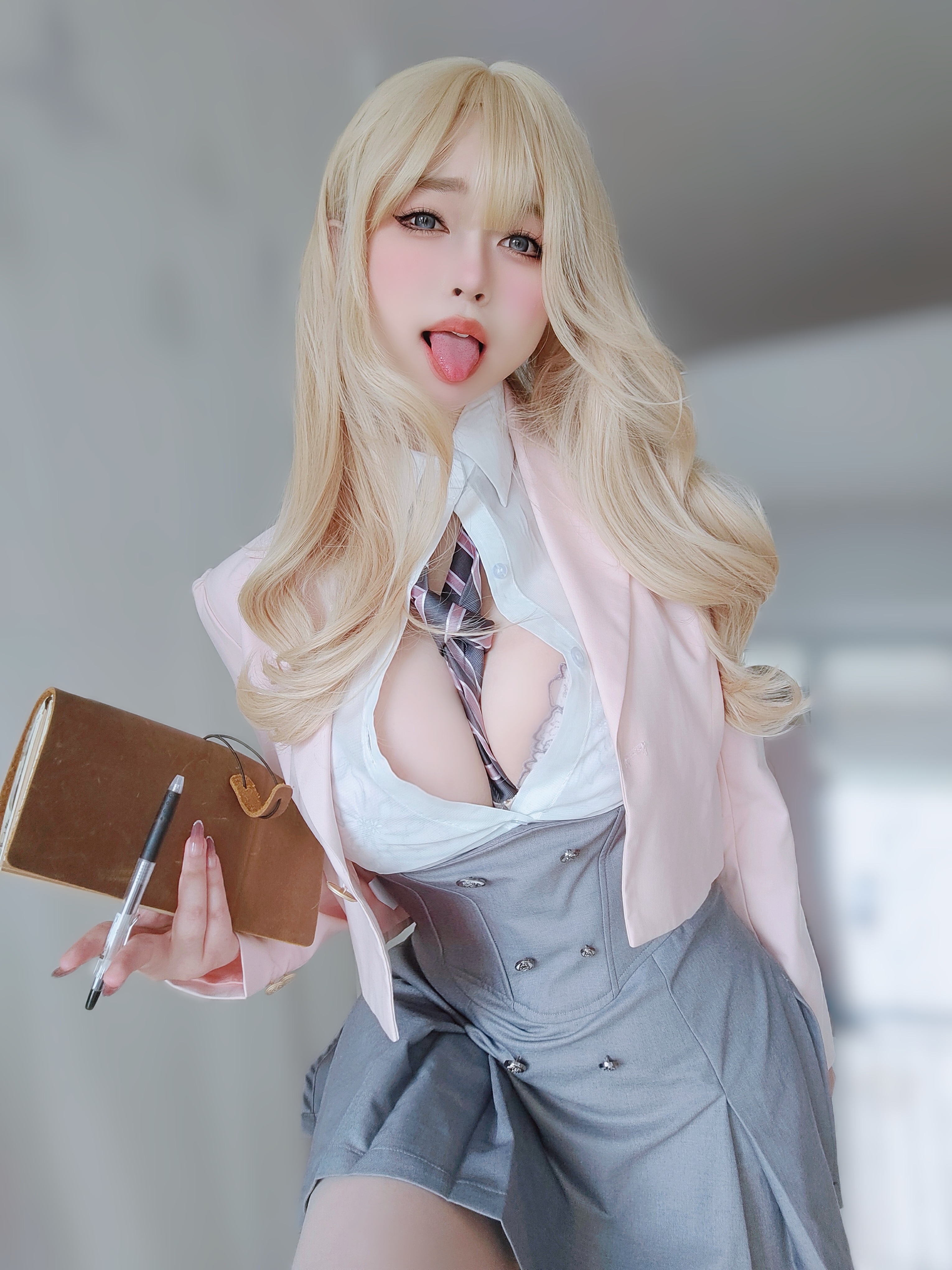 Nữ chính K thôi miên tiền bối tsundere.