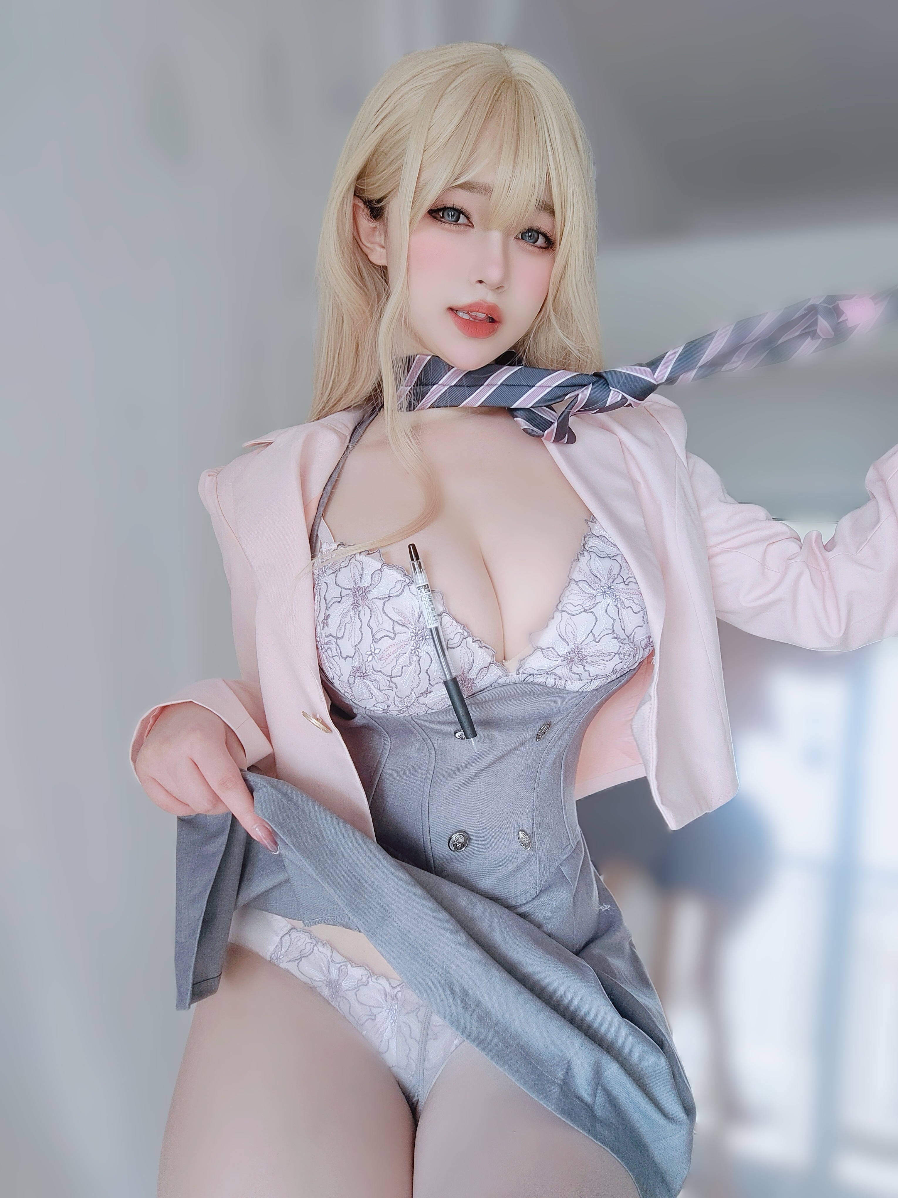 Nữ chính K thôi miên tiền bối tsundere.