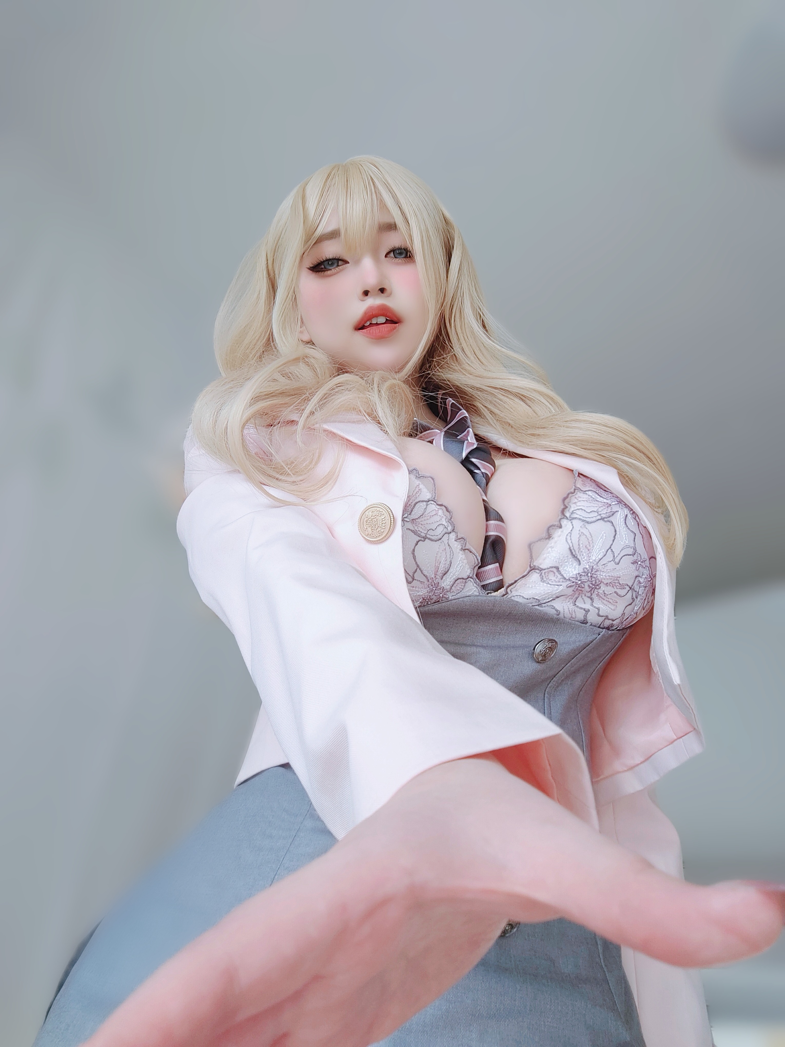 Nữ chính K thôi miên tiền bối tsundere.
