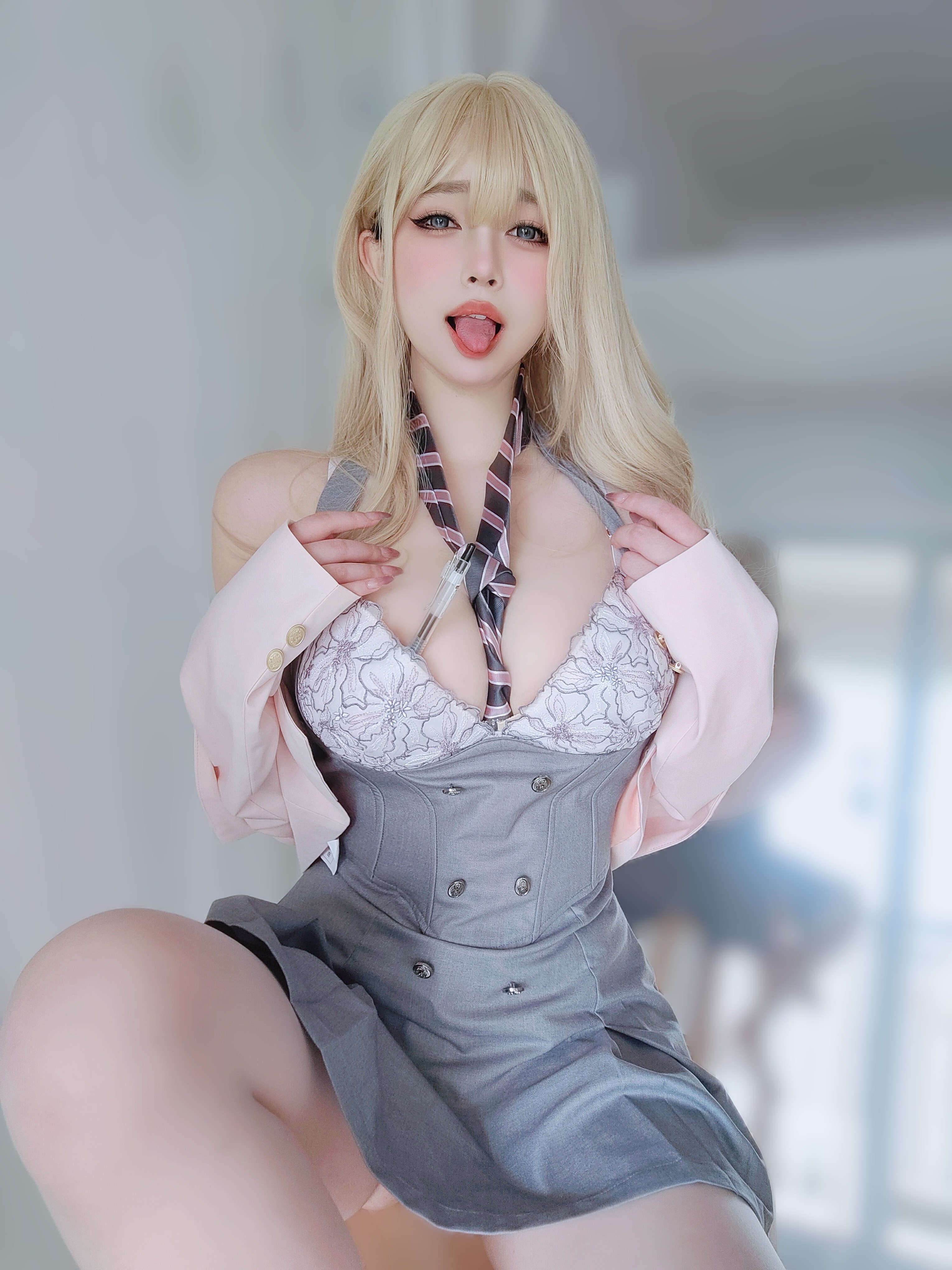 Nữ chính K thôi miên tiền bối tsundere.