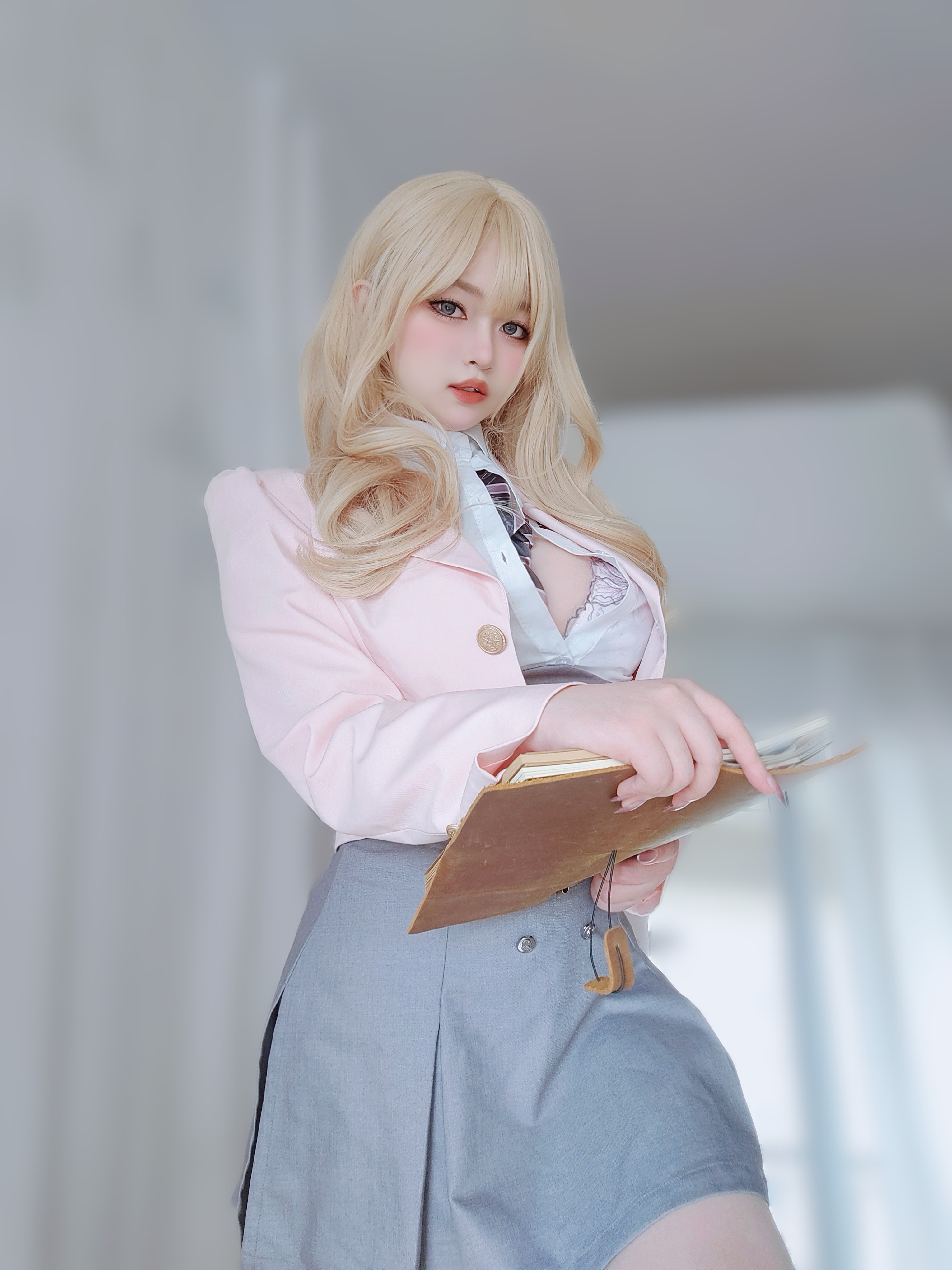 Nữ chính K thôi miên tiền bối tsundere.
