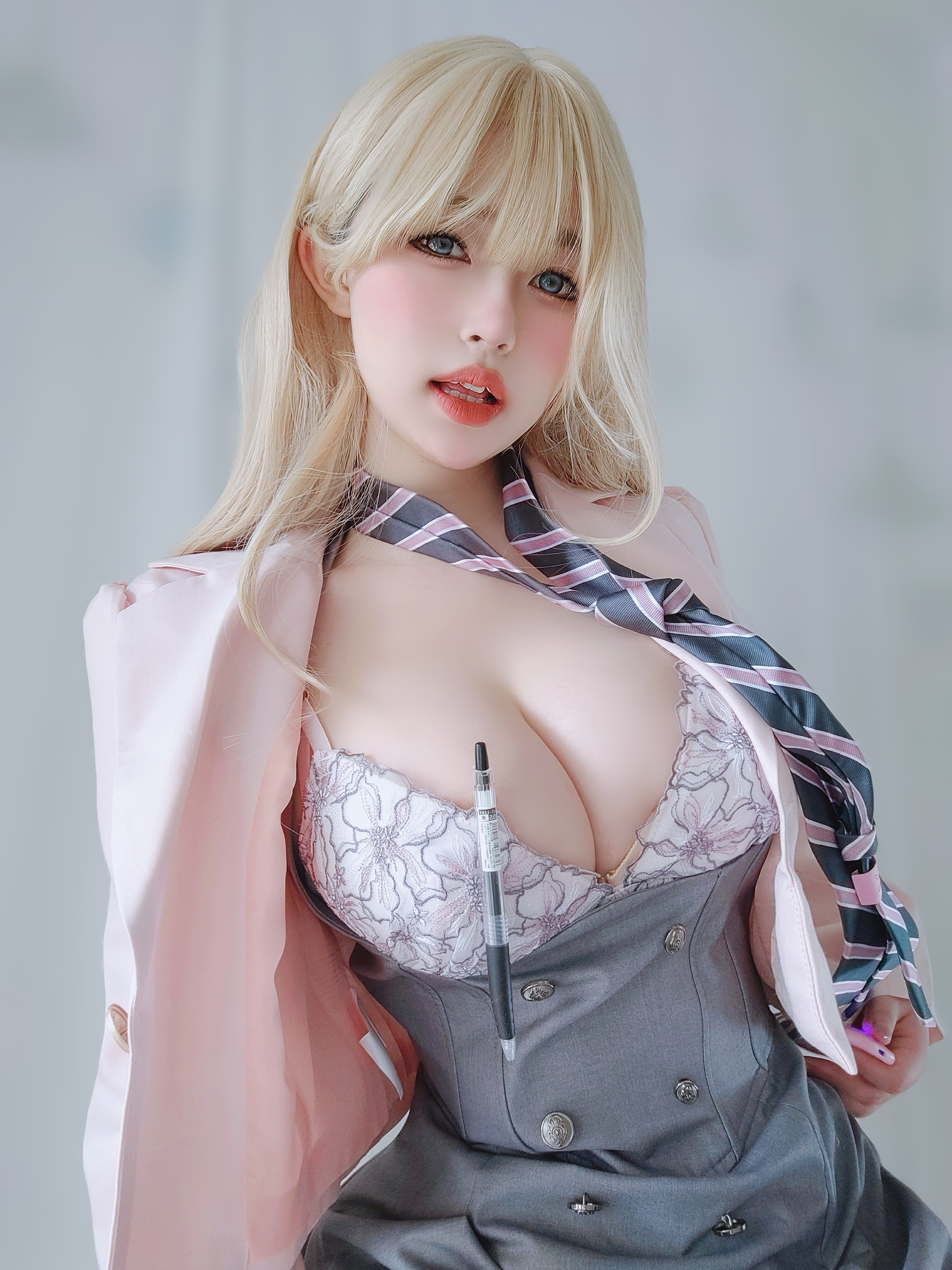Nữ chính K thôi miên tiền bối tsundere.