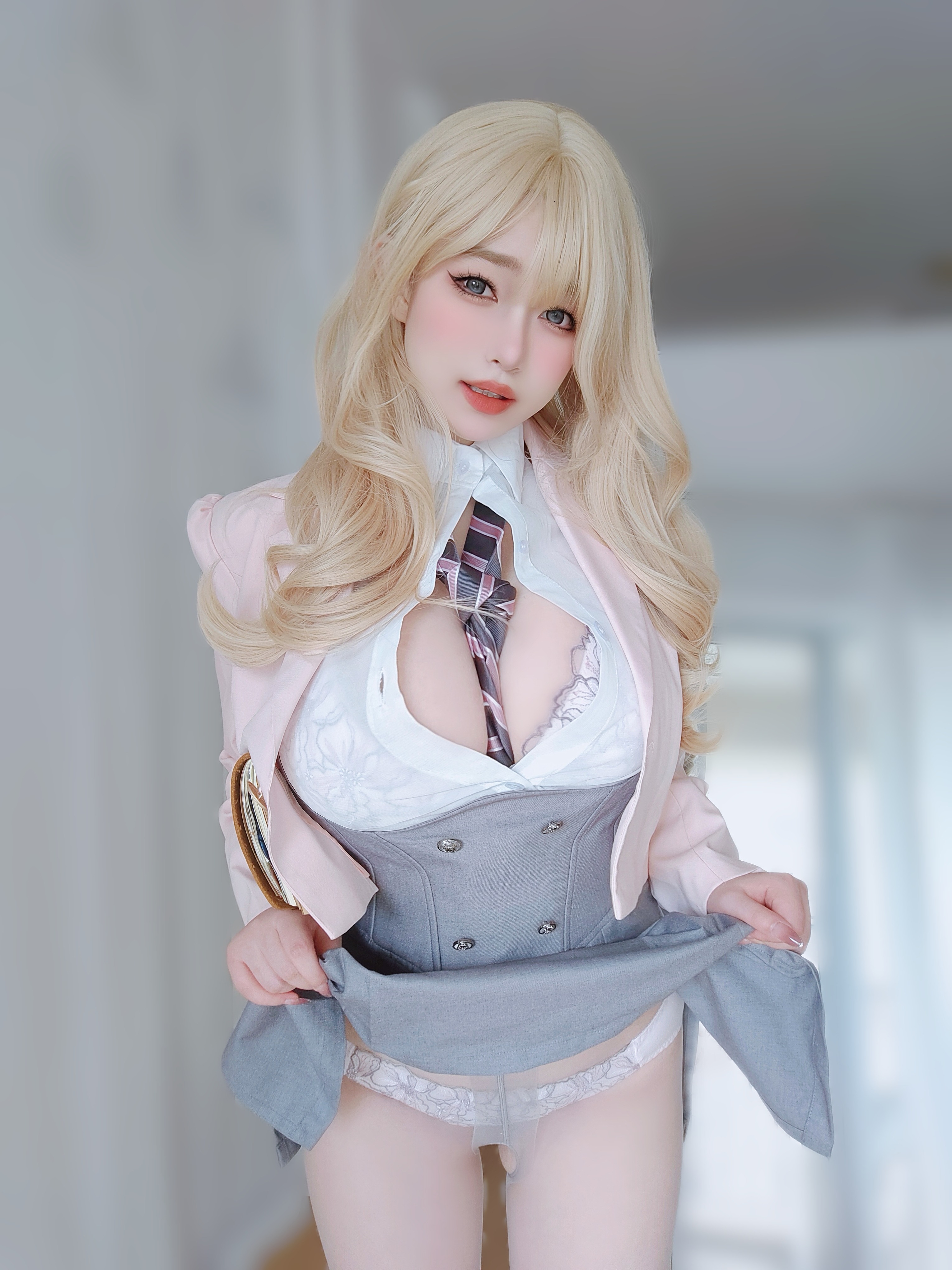 Nữ chính K thôi miên tiền bối tsundere.