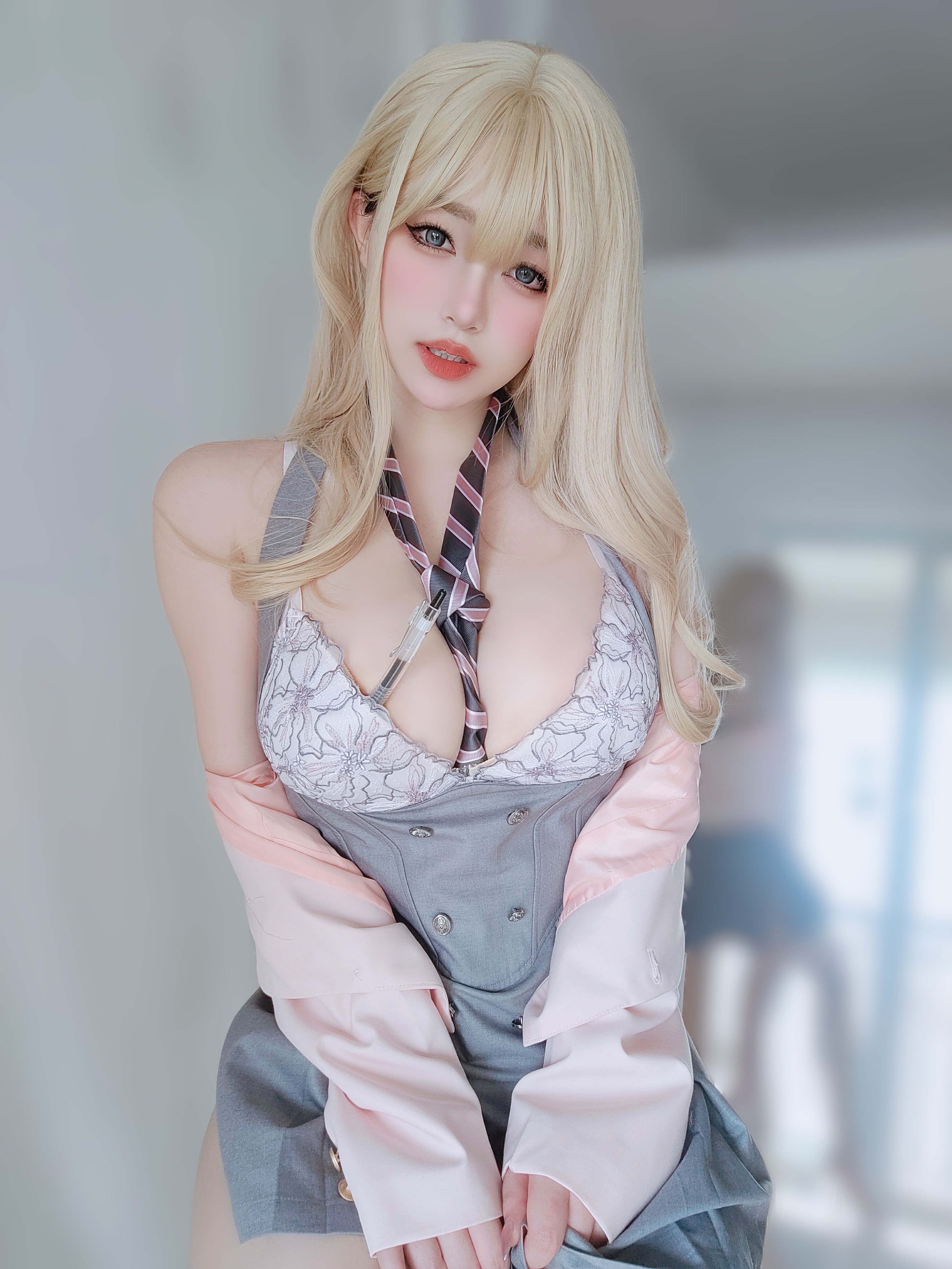 Nữ chính K thôi miên tiền bối tsundere.
