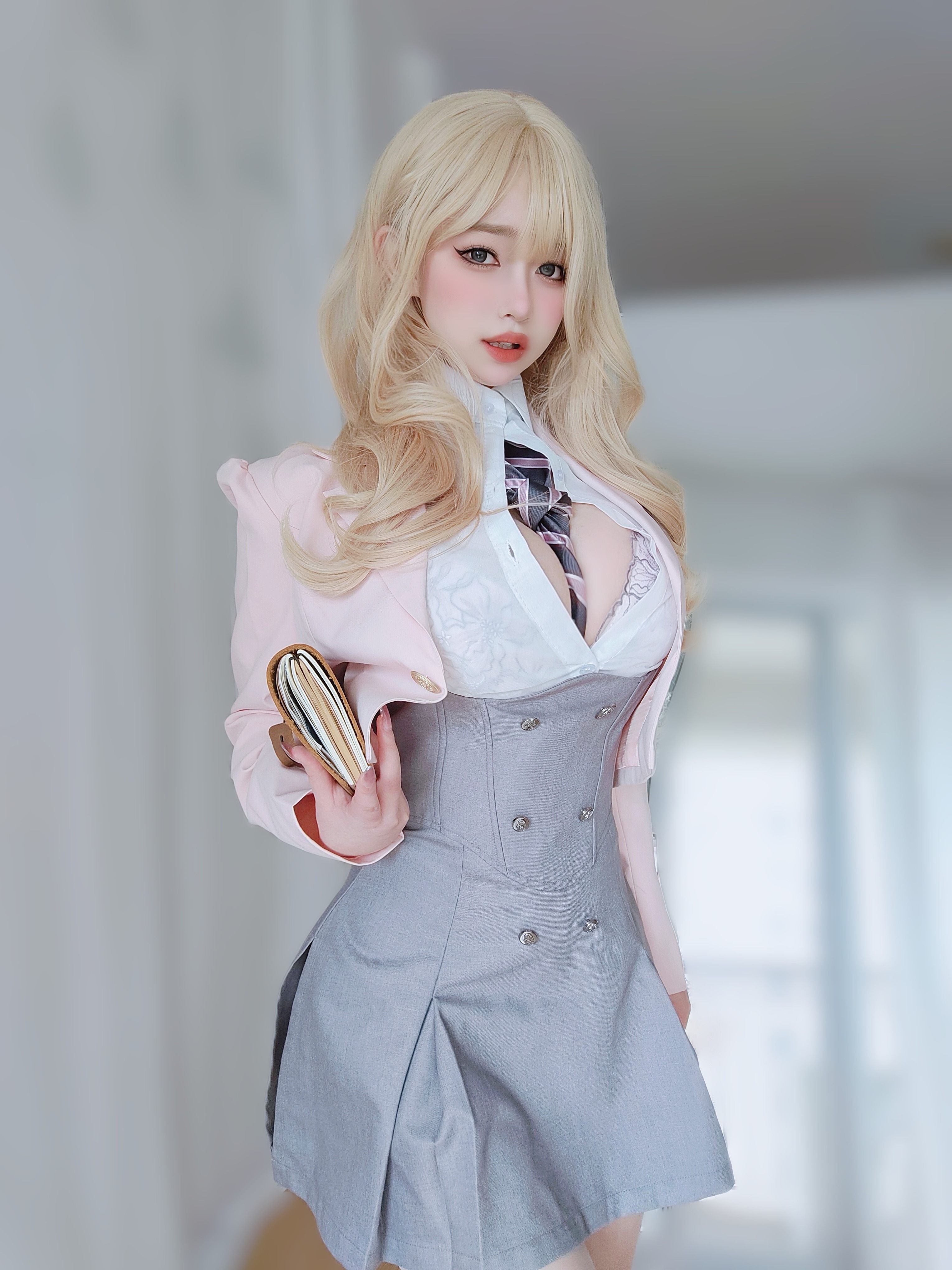 Nữ chính K thôi miên tiền bối tsundere.
