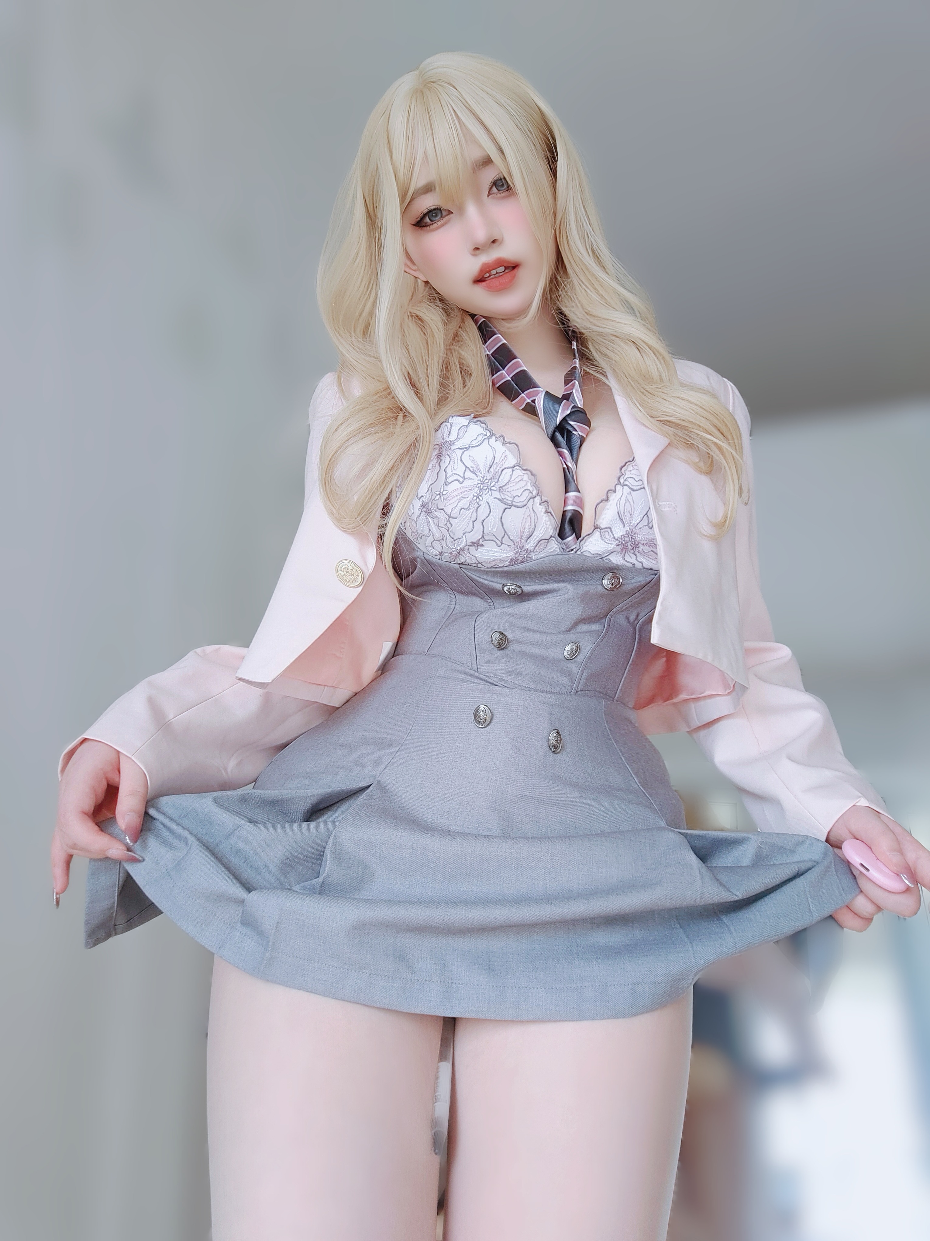 Nữ chính K thôi miên tiền bối tsundere.