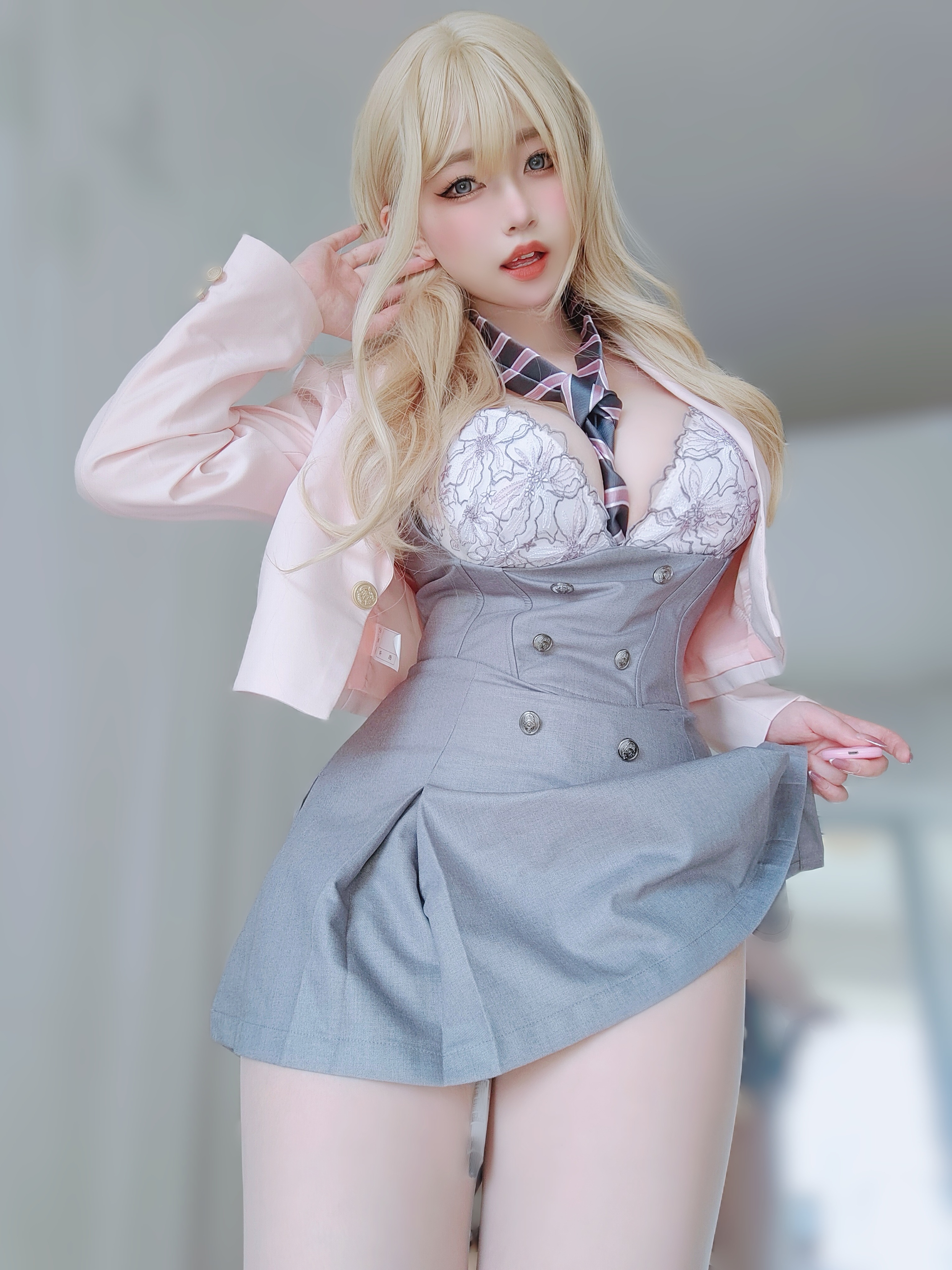 Nữ chính K thôi miên tiền bối tsundere.