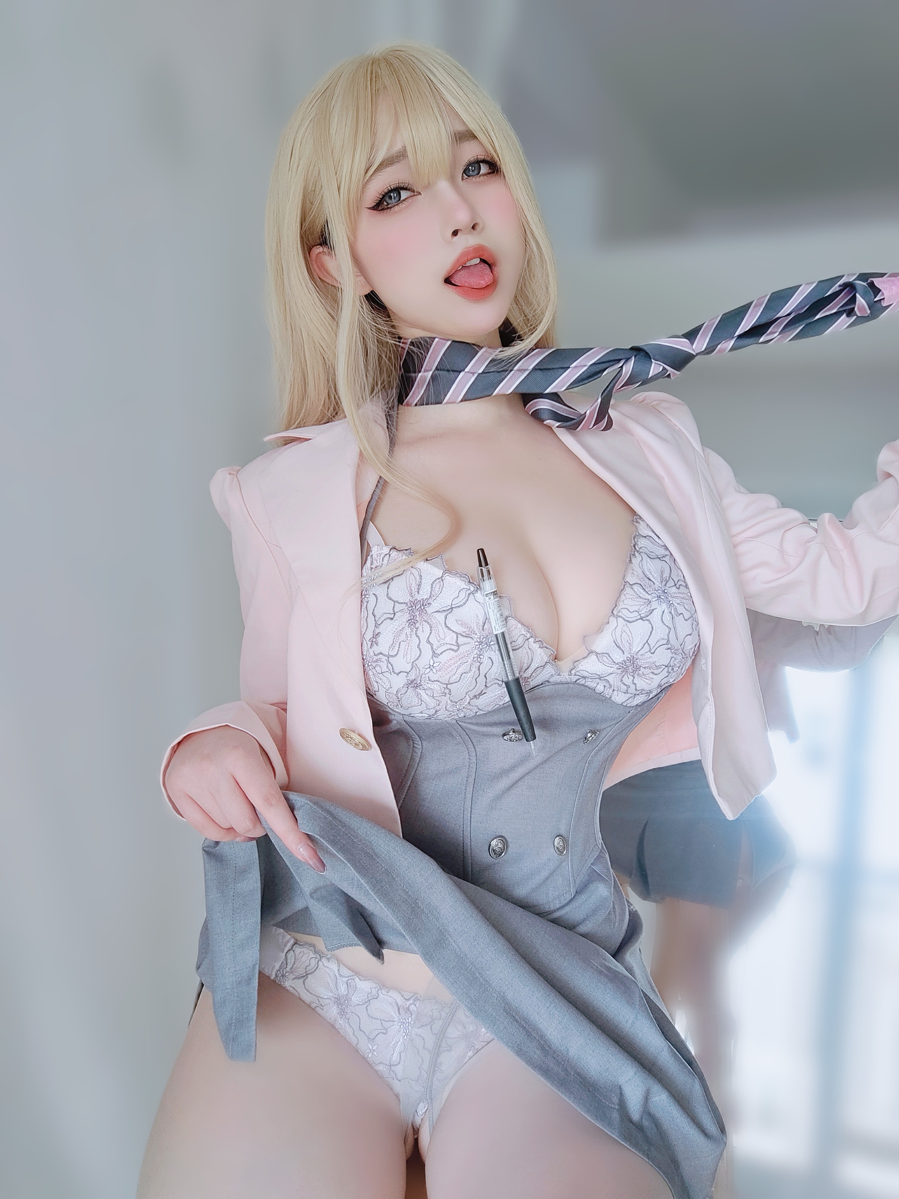 Nữ chính K thôi miên tiền bối tsundere.