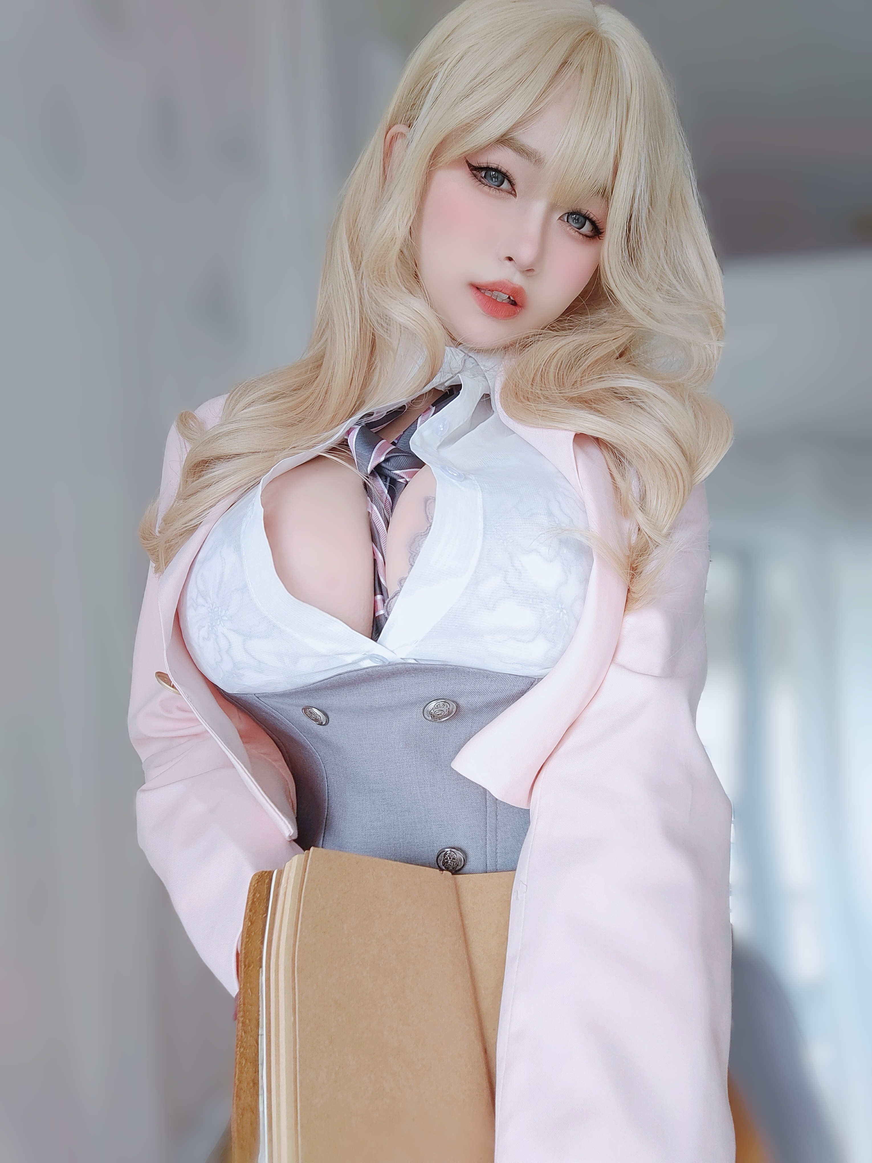 Nữ chính K thôi miên tiền bối tsundere.