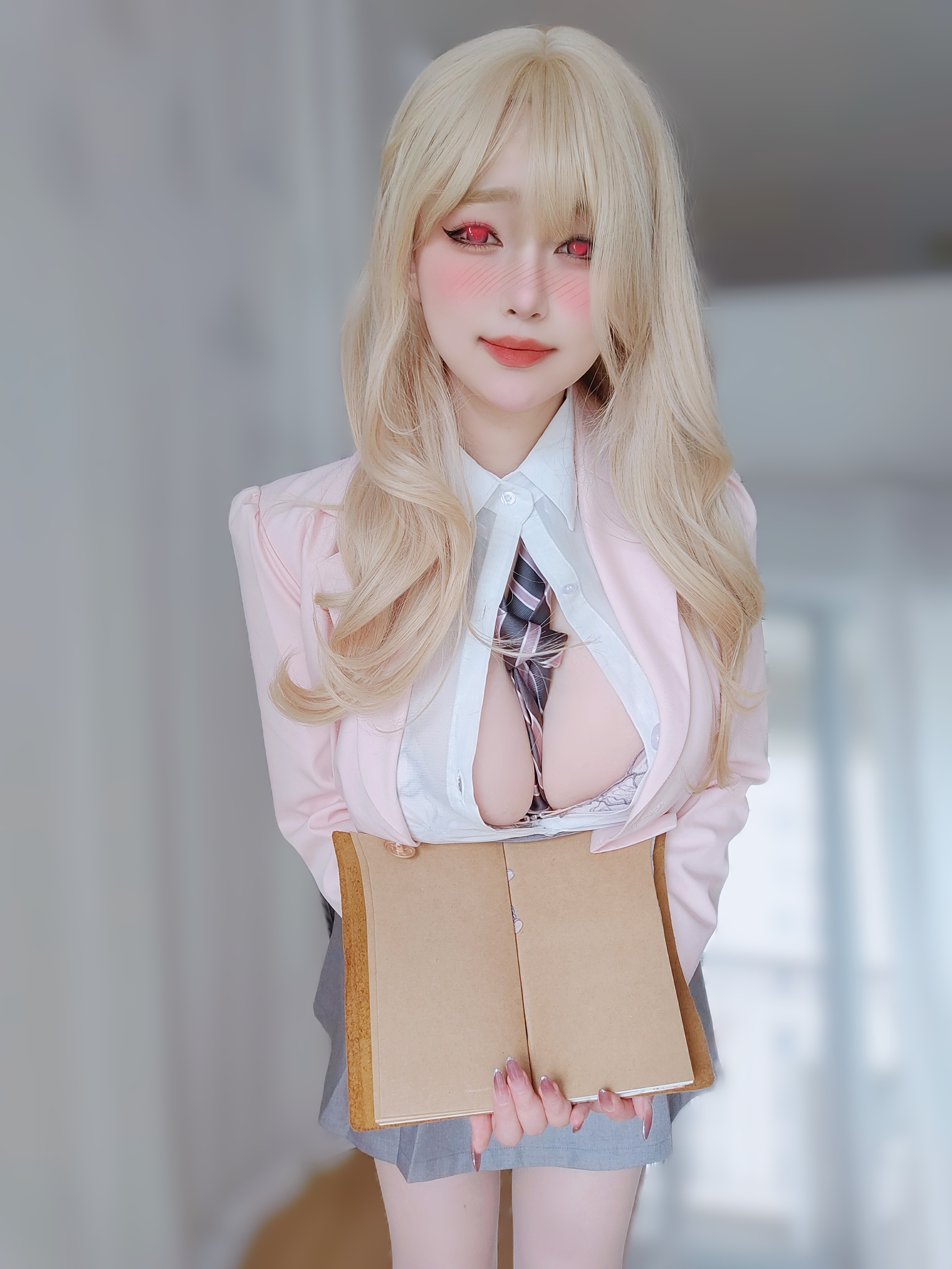 Nữ chính K thôi miên tiền bối tsundere.