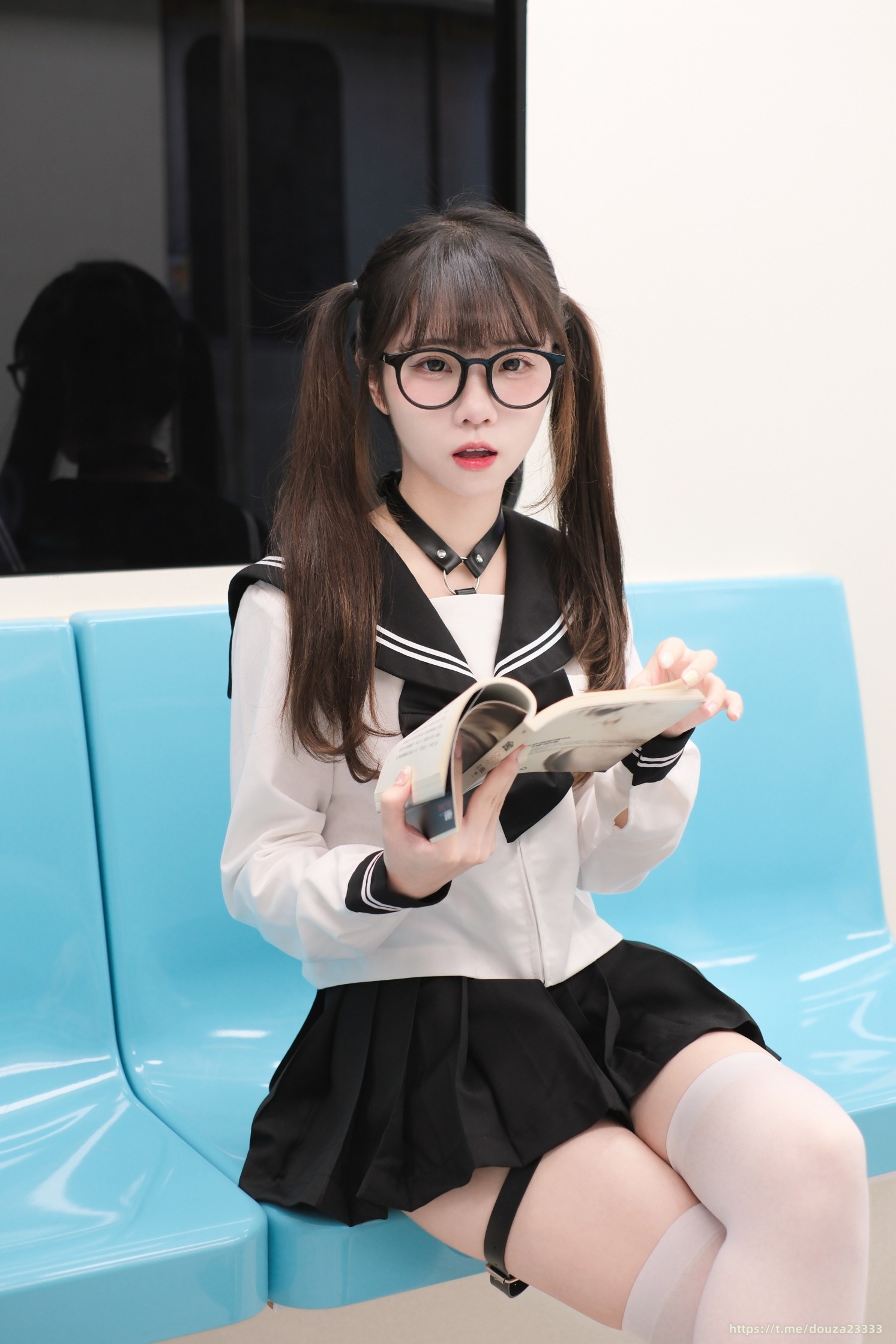 เคเคเซี่ยวไบ้ตู - นักเรียนหญิงมัธยมบนรถไฟ