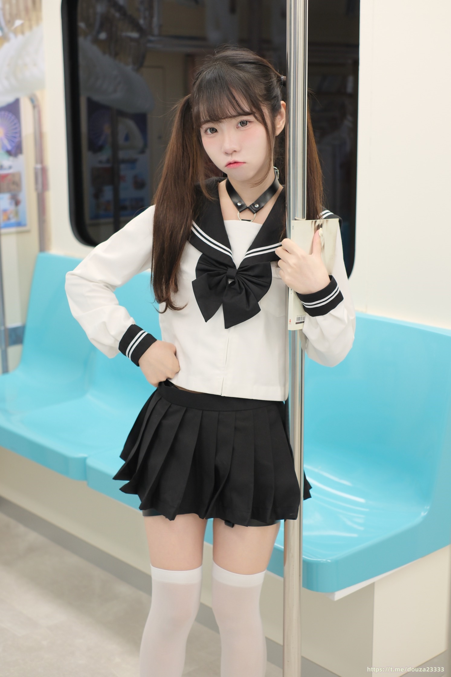เคเคเซี่ยวไบ้ตู - นักเรียนหญิงมัธยมบนรถไฟ