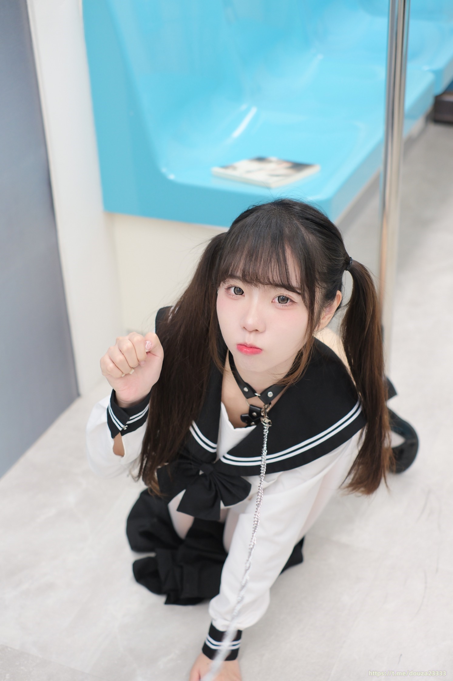 Keke Little White Rabbit - Female High School Student on the Train