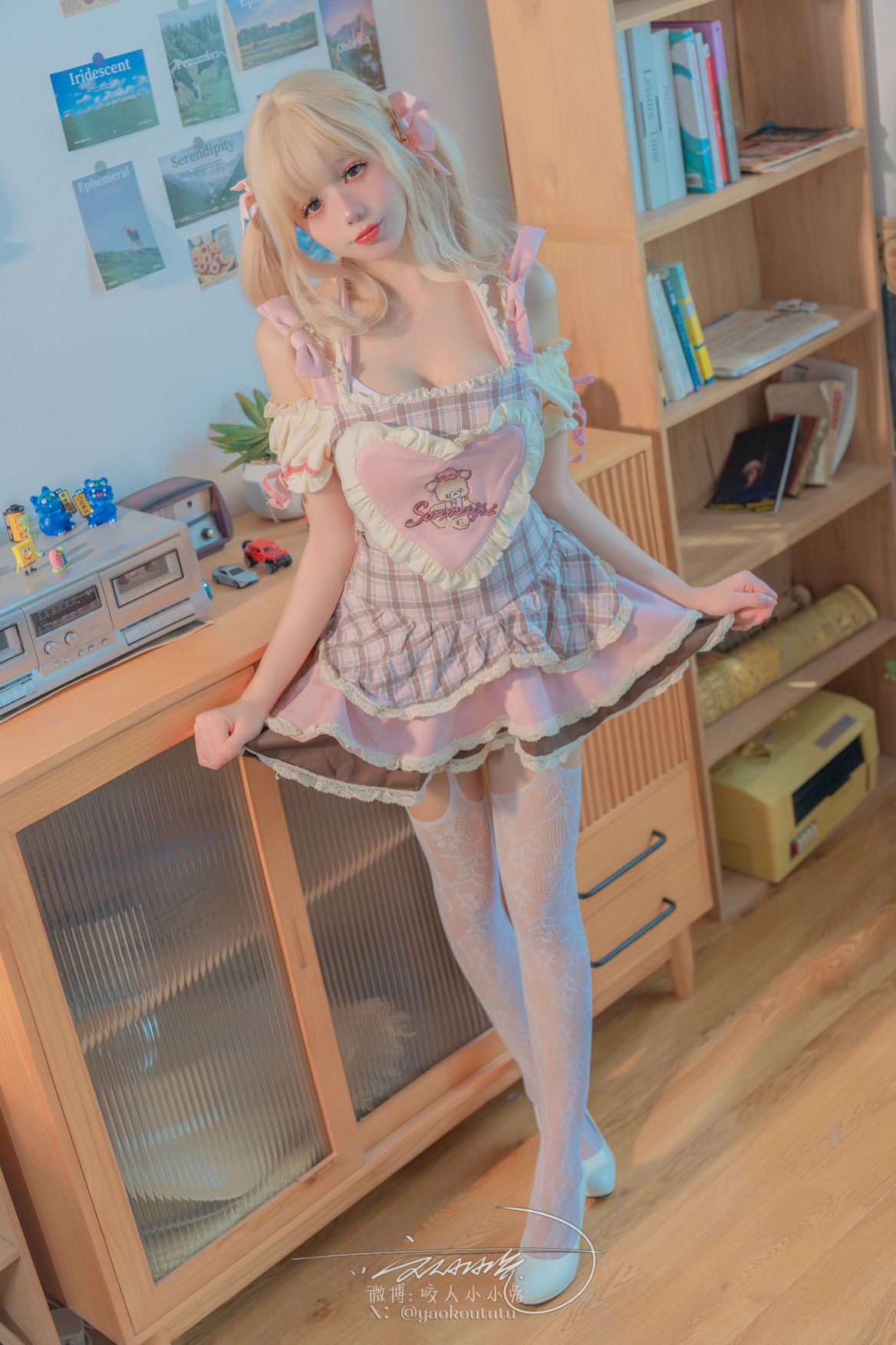 咬人小小兔(咬一口兔娘) - 3月作品『居家甜妹』&超級敏感 [76P1V-1.63G
