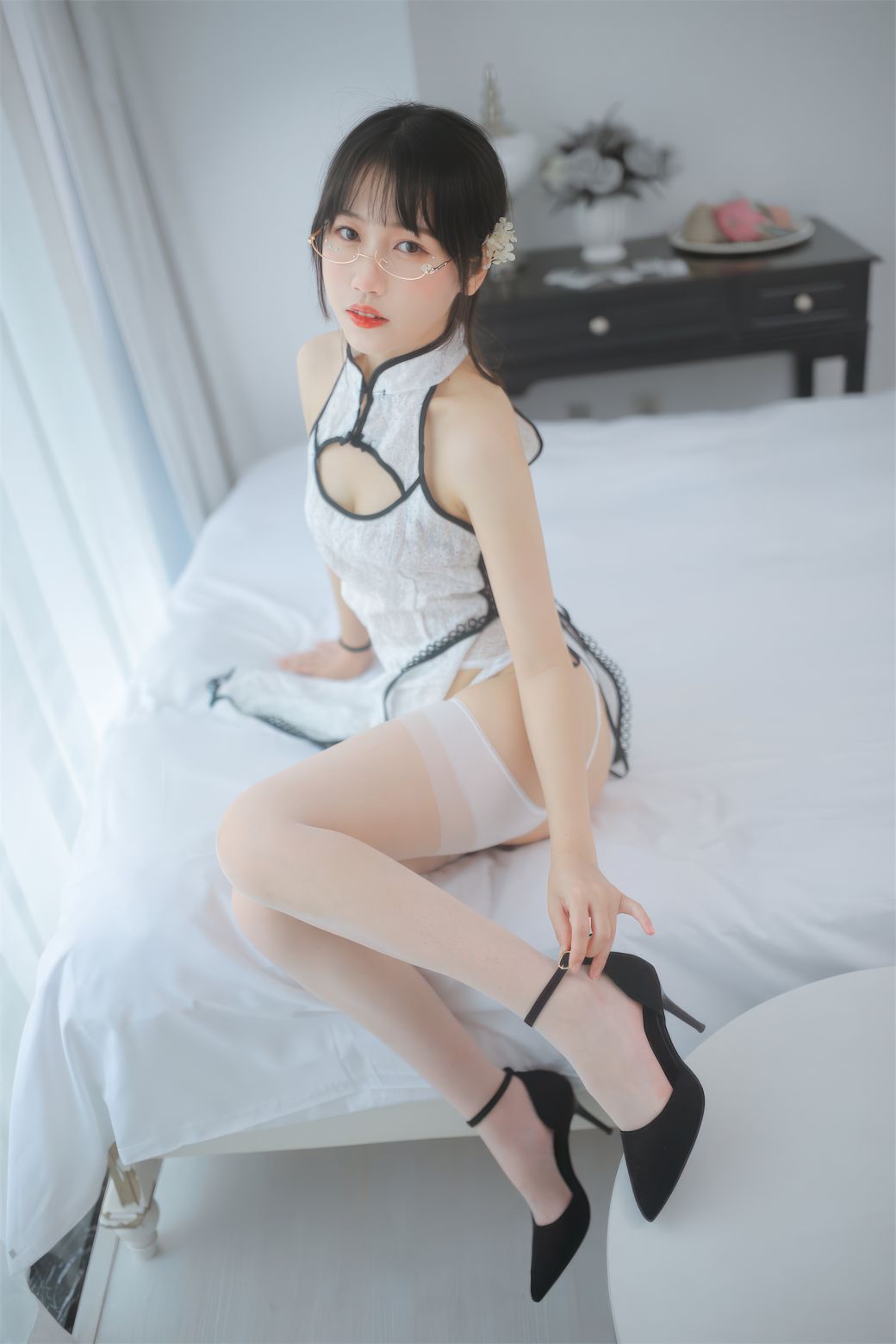不呆猫 - 人妻白旗袍[55P-222MB