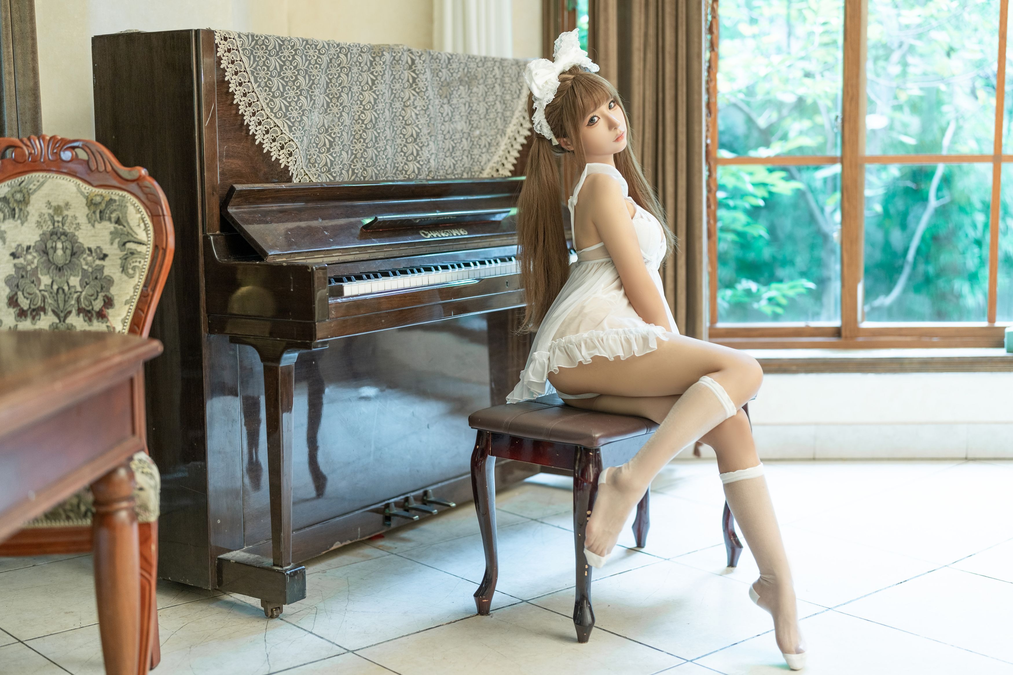 Chun Mo Mo Little Delicate Wife 47P