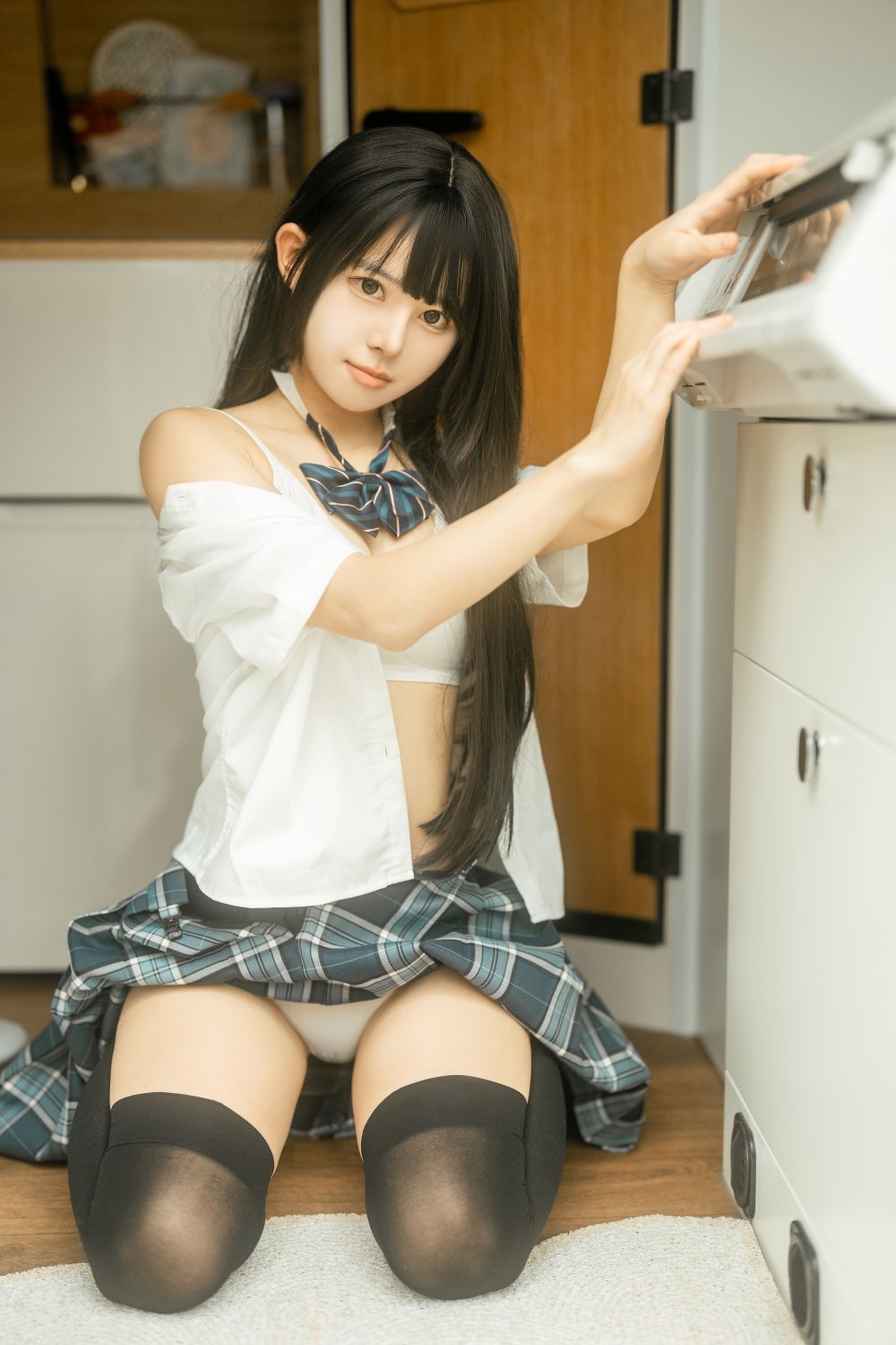 rua阮阮 - 房車jk [41P-445MB