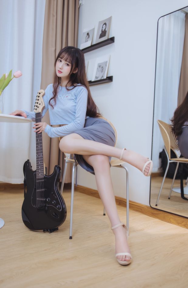 Hanyū Sanmi - Guitar Sister [43P-721MB