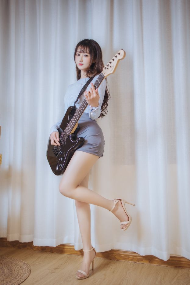 Hanyū Sanmi - Guitar Sister [43P-721MB