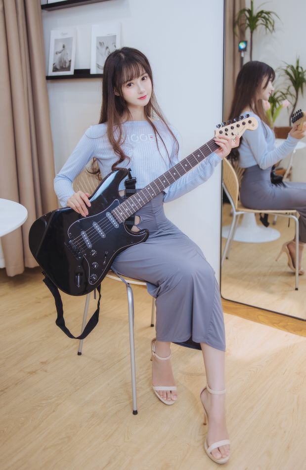 Hanyū Sanmi - Guitar Sister [43P-721MB