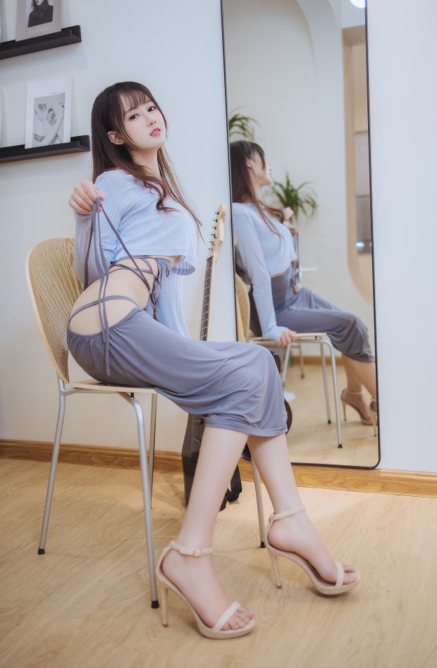 Hanyū Sanmi - Guitar Sister [43P-721MB
