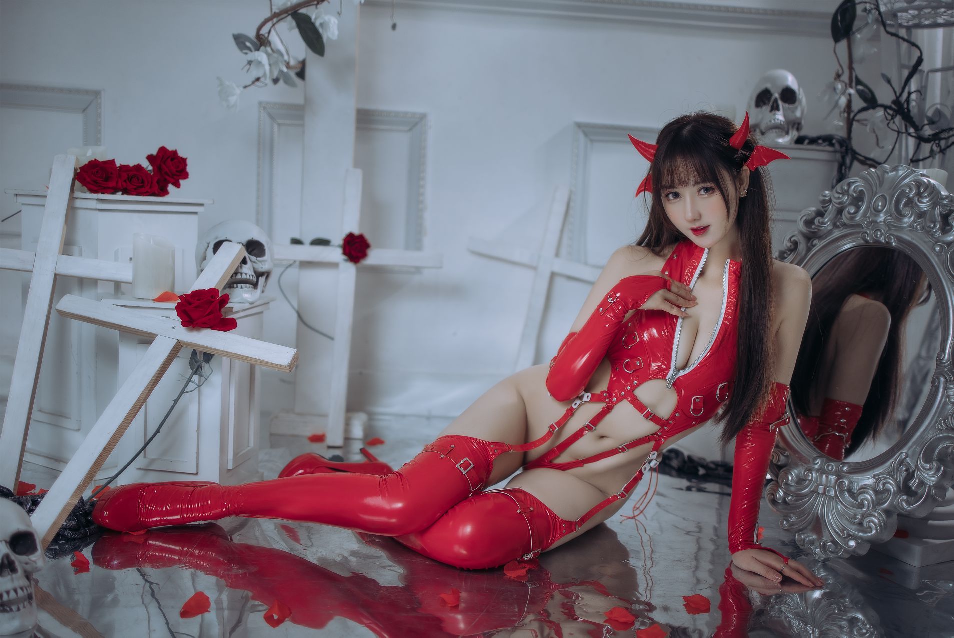 羽生三未 - 紅色膠衣小惡魔[65P3V-1.02GB