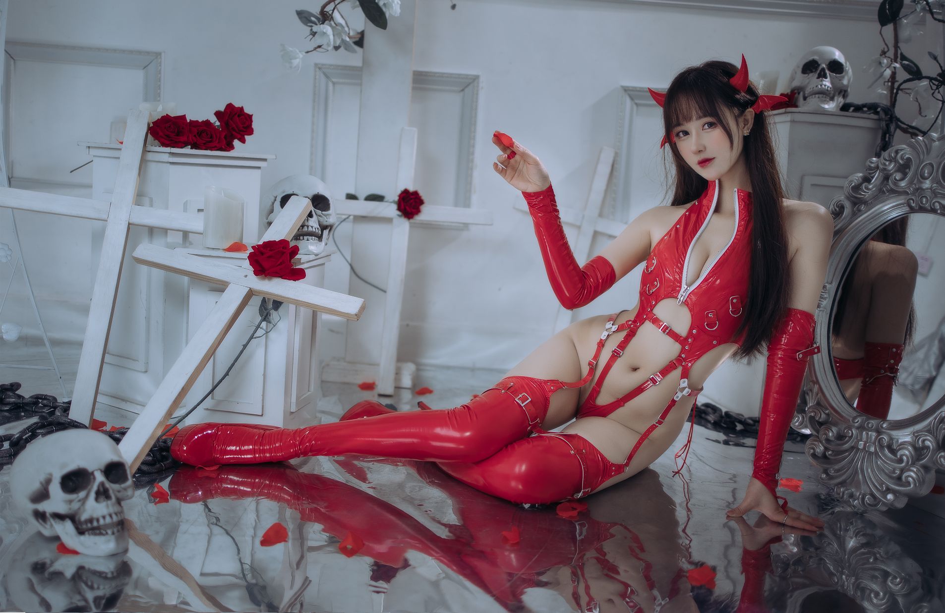 羽生三未 - 紅色膠衣小惡魔[65P3V-1.02GB