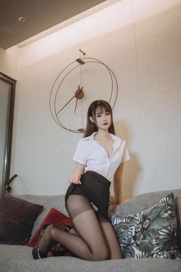 Hanyu Sanmi - Black Silk Hip-Hugging OL [40P-624MB