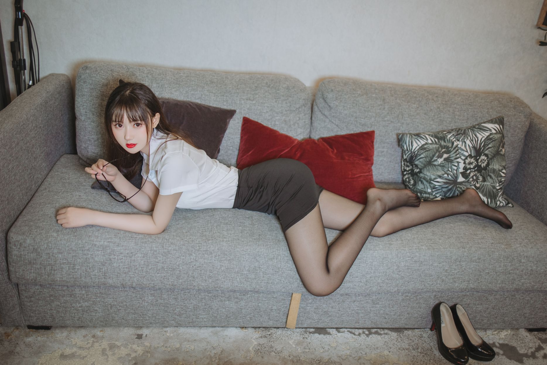 ฮานิว ซันมิ - ชุด OL ถุงน่องดำรัดสะโพก [40P-624MB