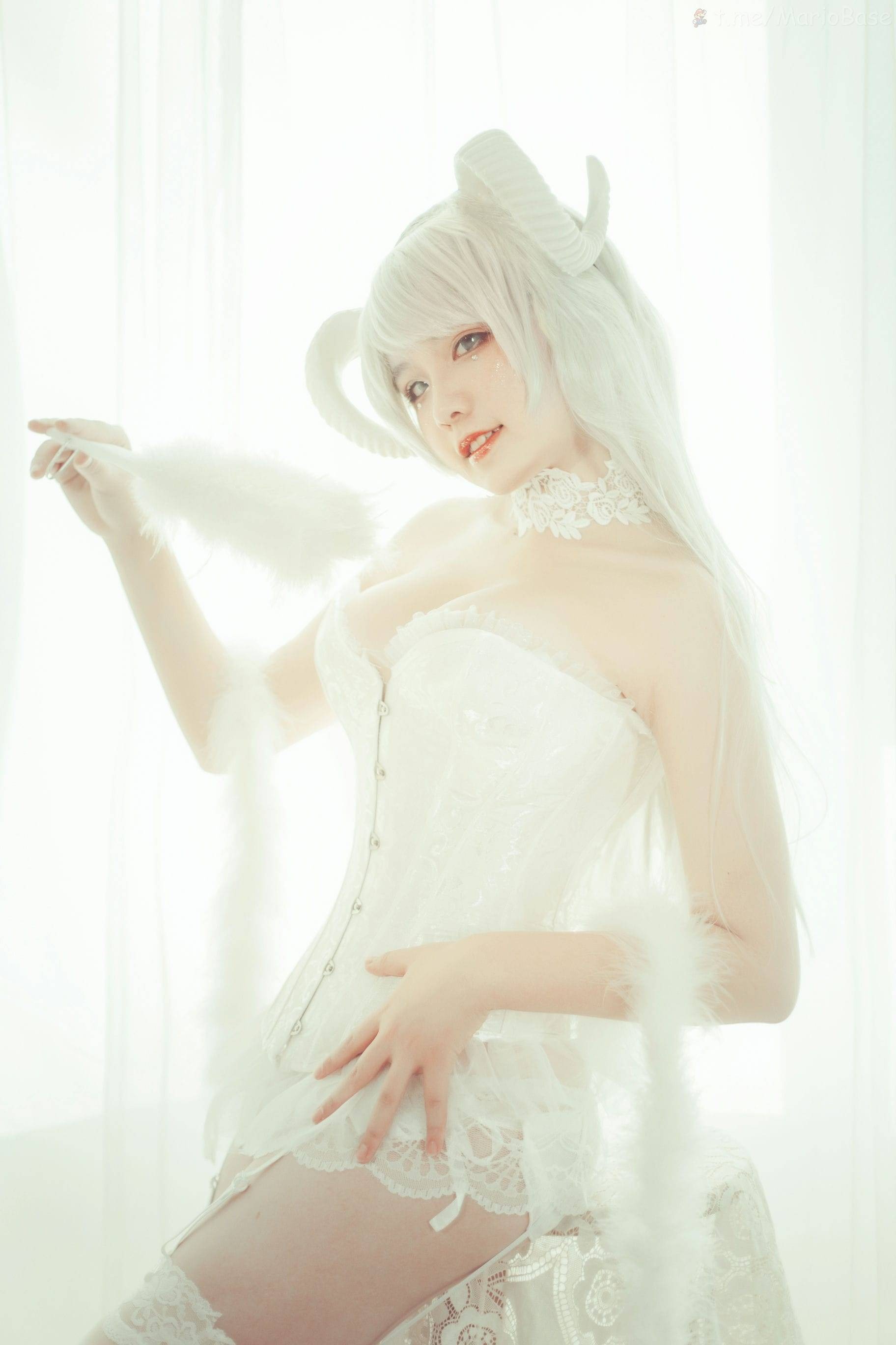 A Ban - White [18P