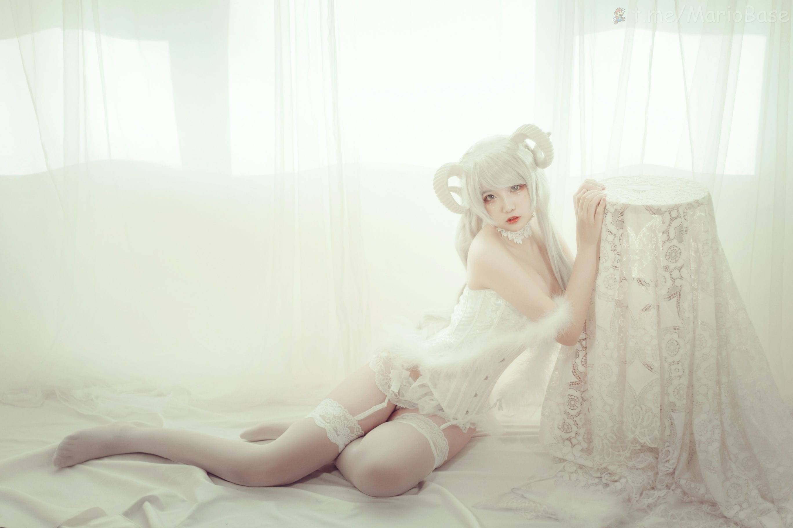 A Ban - White [18P