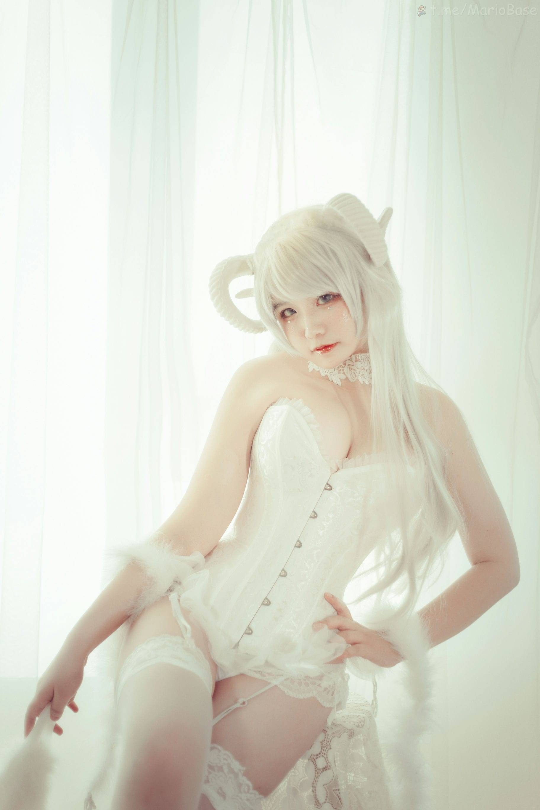 A Ban - White [18P
