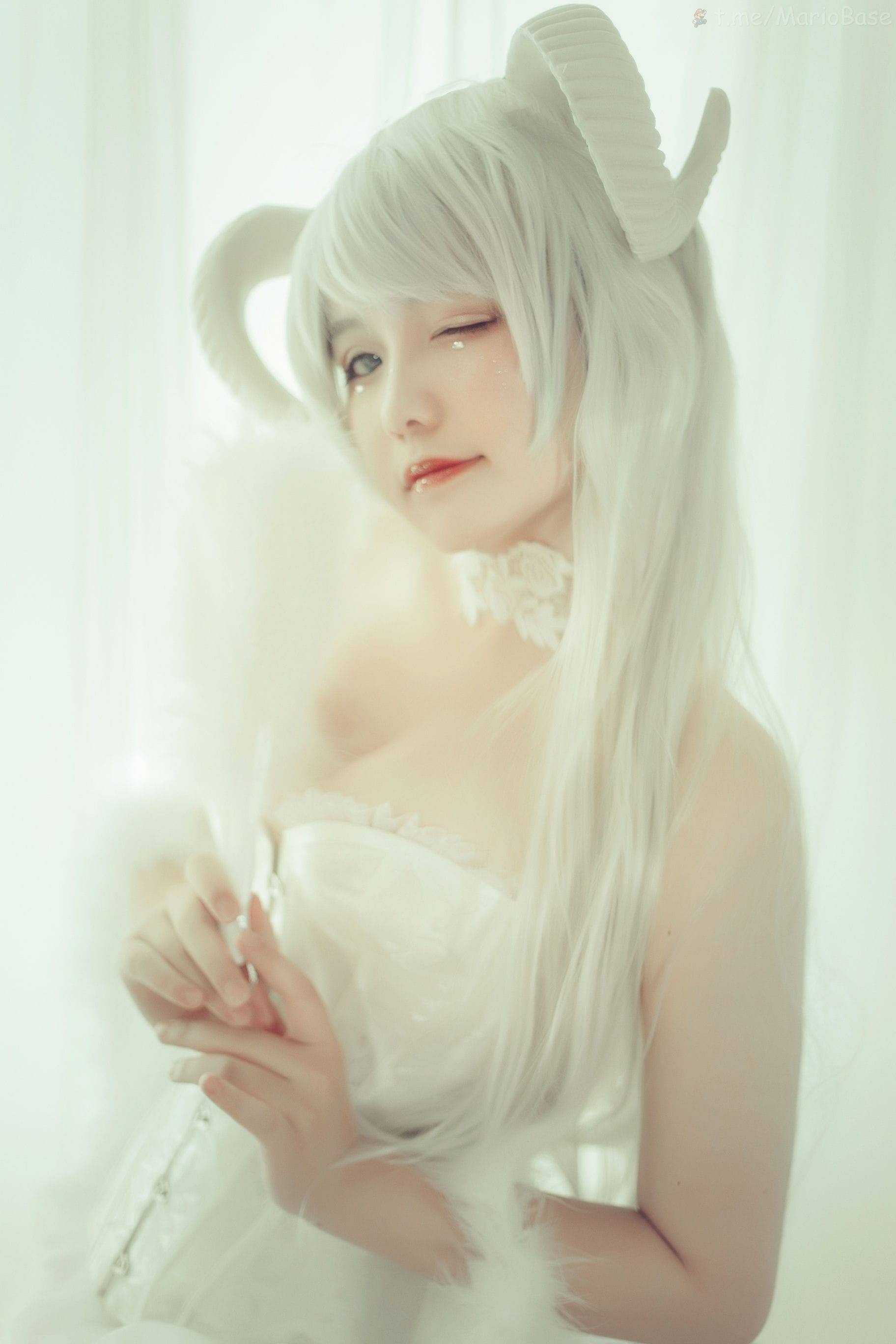 A Ban - White [18P