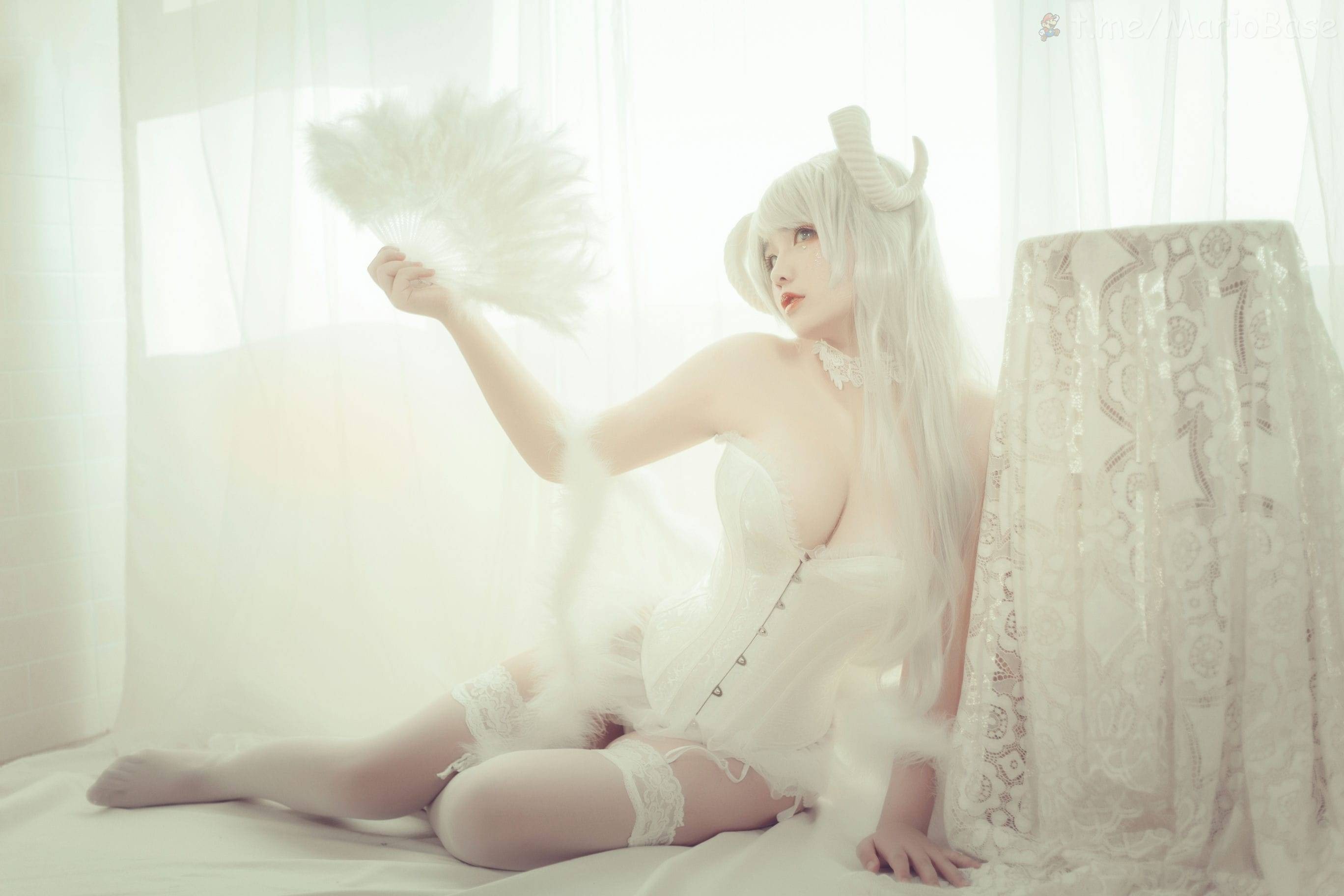 A Ban - White [18P